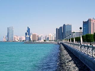 كورنيش أبوظبي وشاطئه