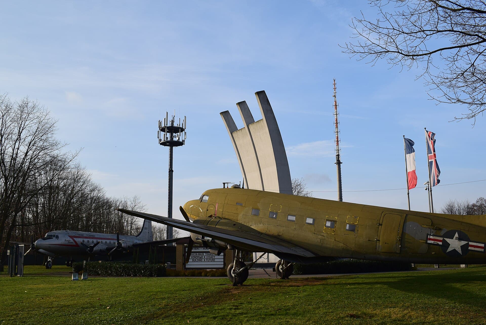 The three arms representing the air corridors to Berlin