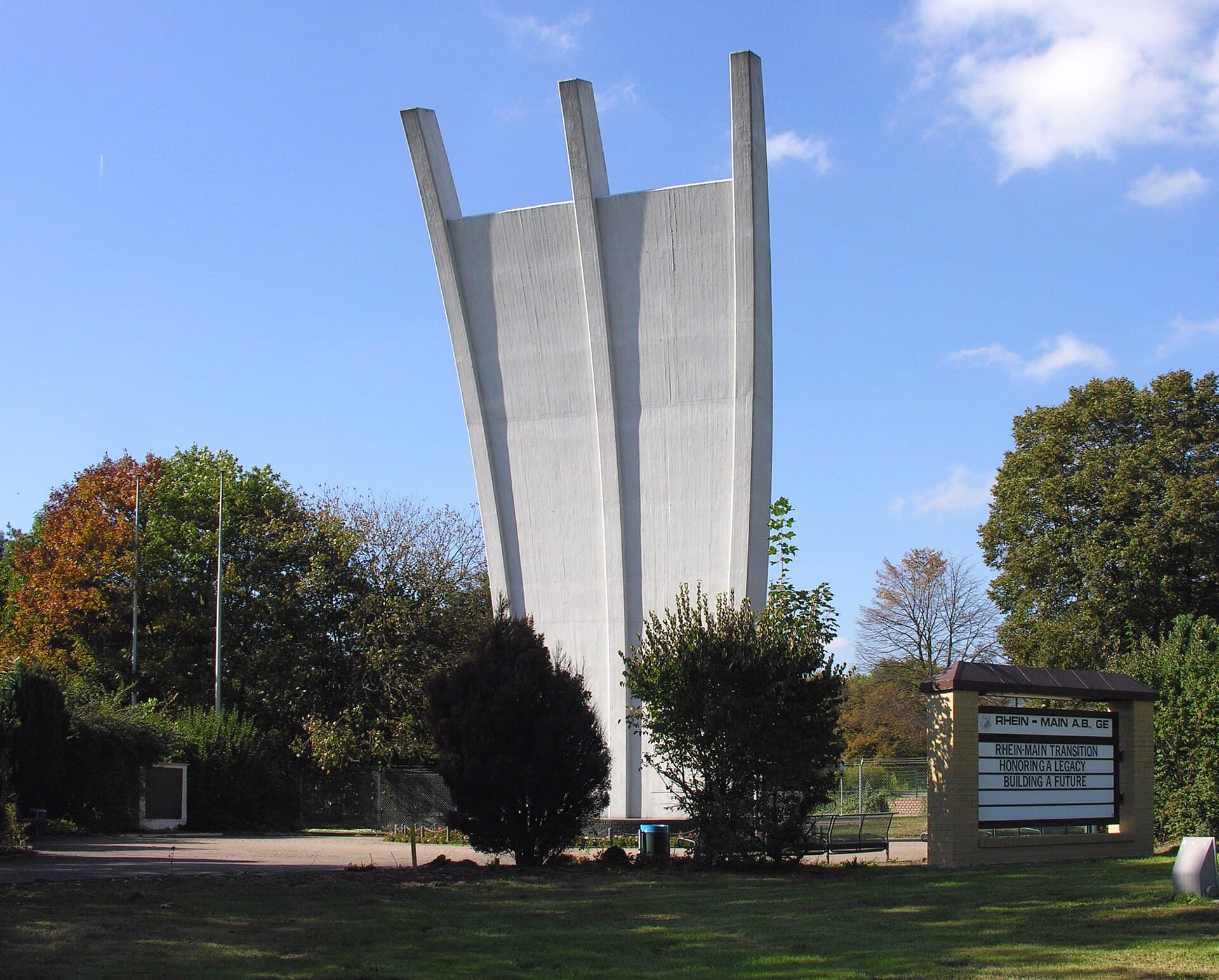 The base carrying the names of those who died