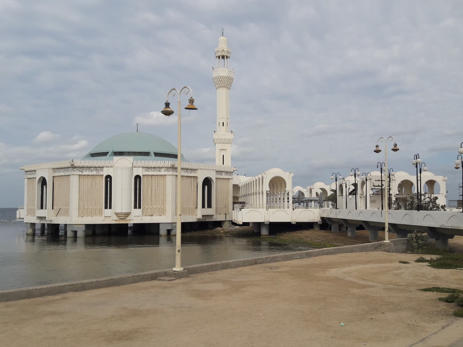 مسجد الرحمة العائم