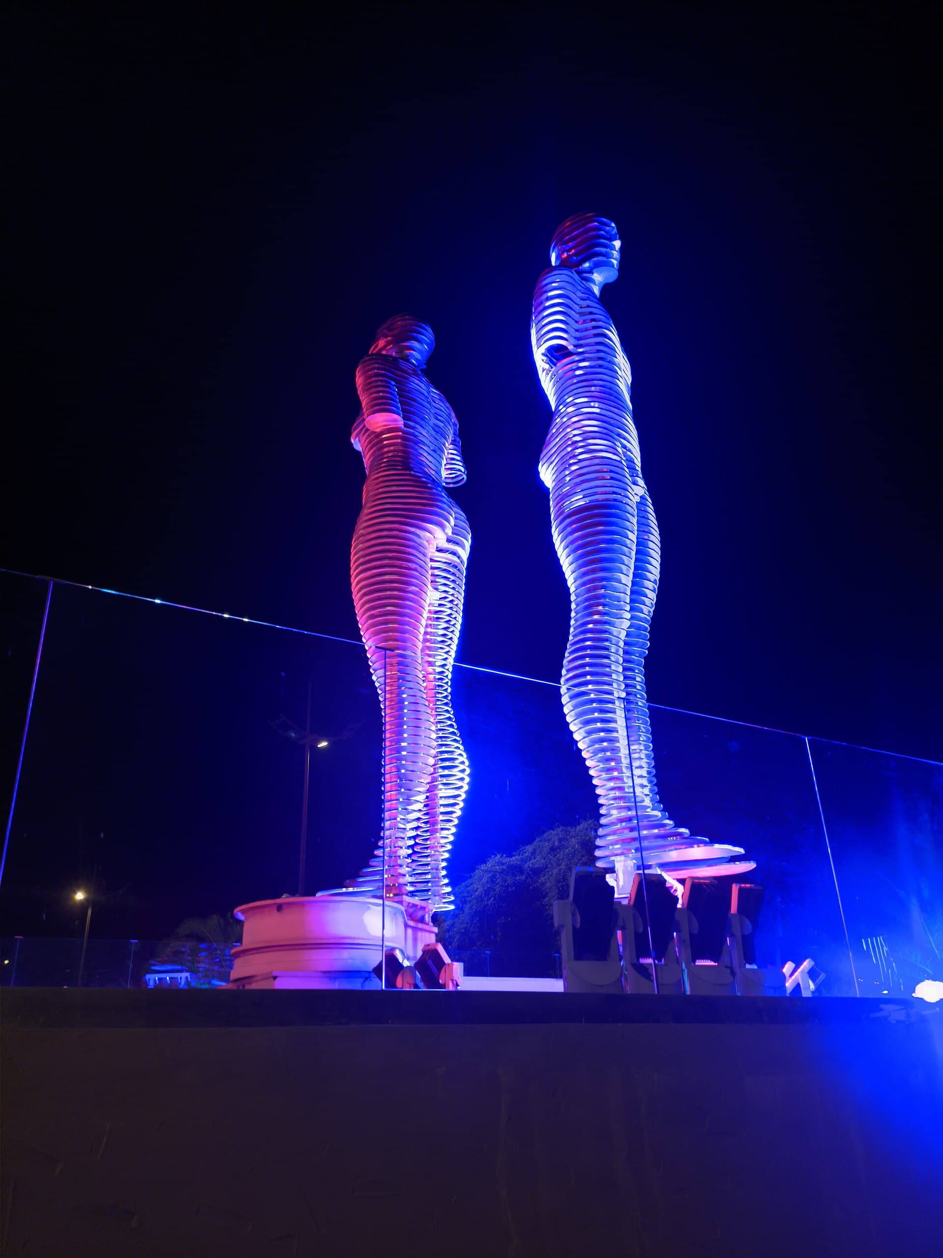 Ali and Nino Statue