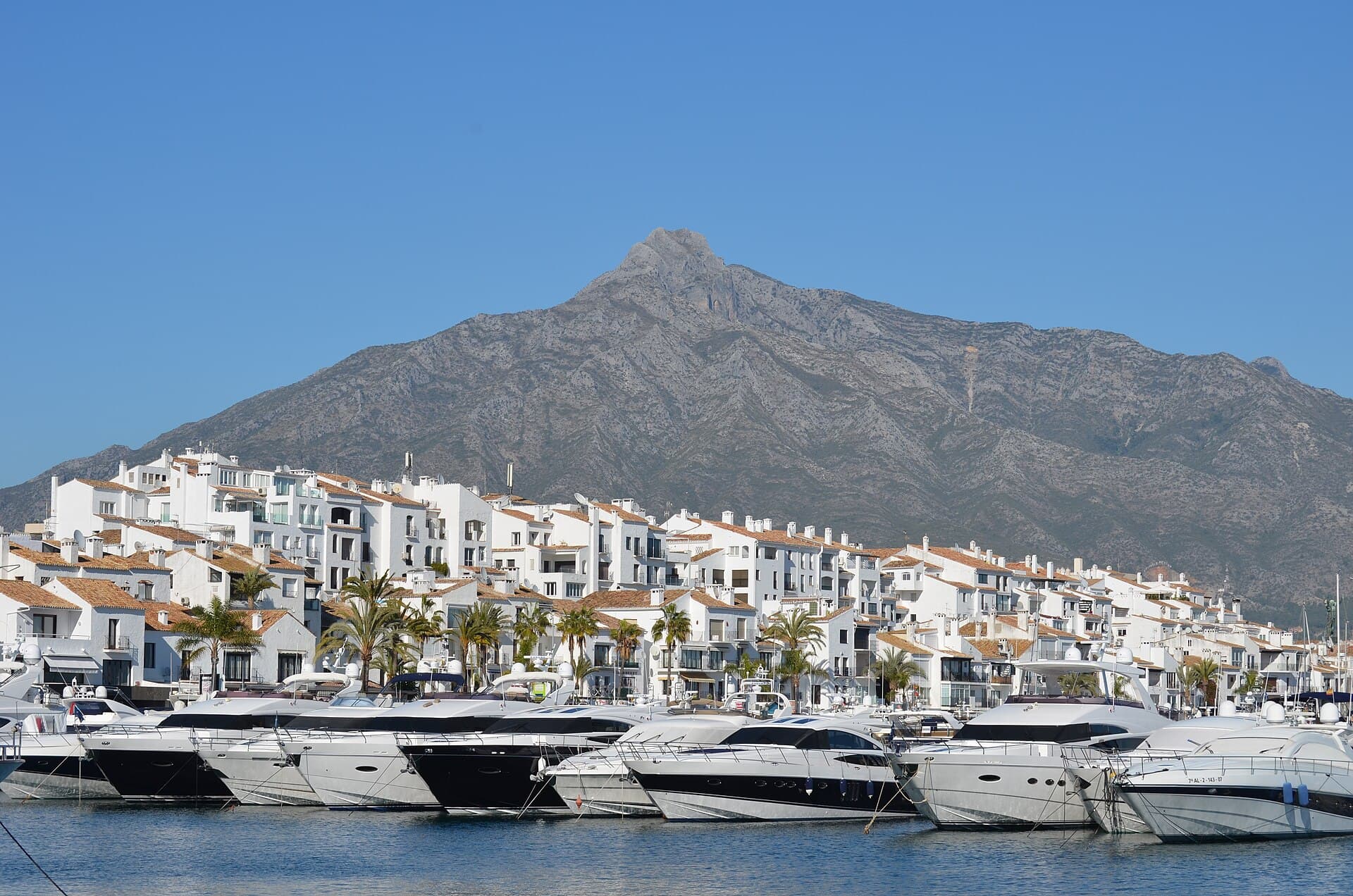 Avenida del Mar & the Dalí Bronzes, Marbella