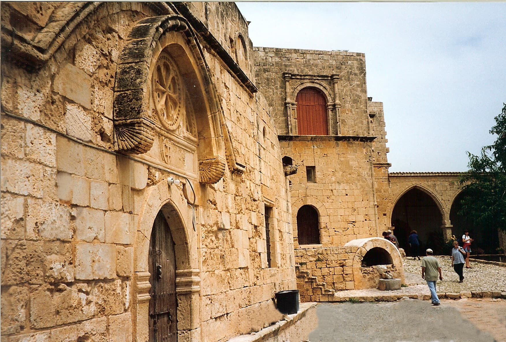 دير أيا نابا