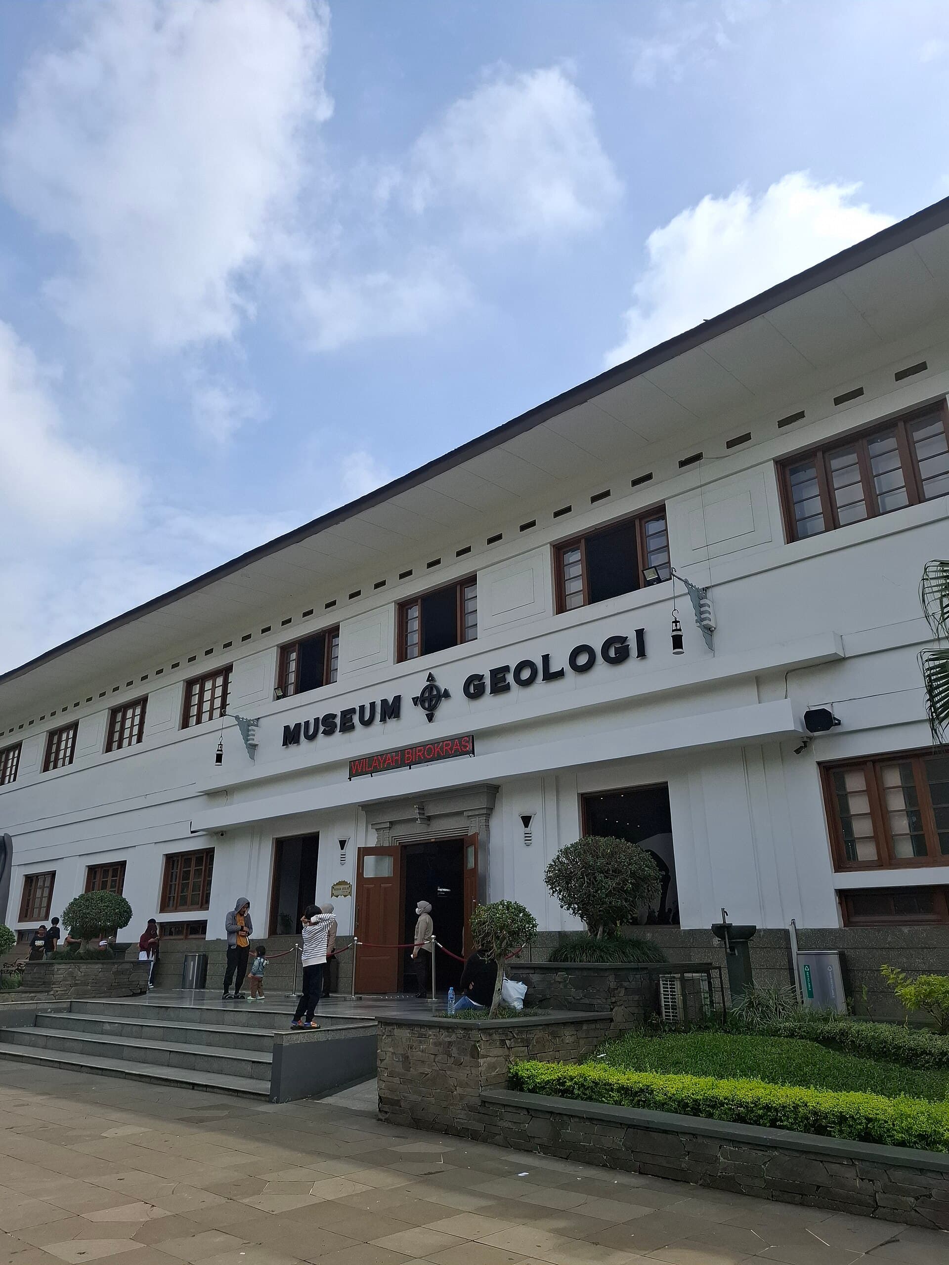 Bandung Geological Museum, Bandung