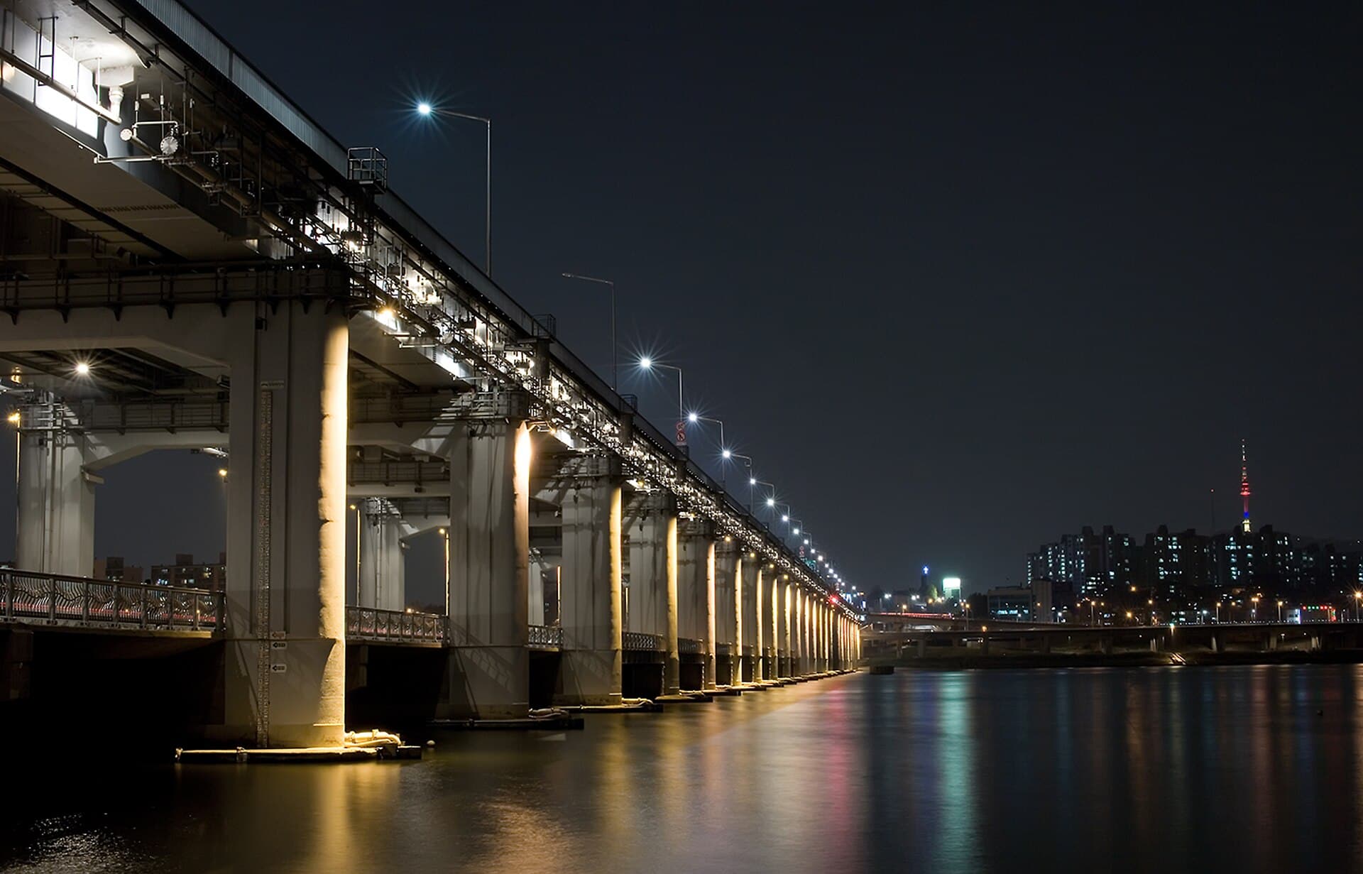 Banpo Bridge Moonlight Rainbow Fountain, Seoul