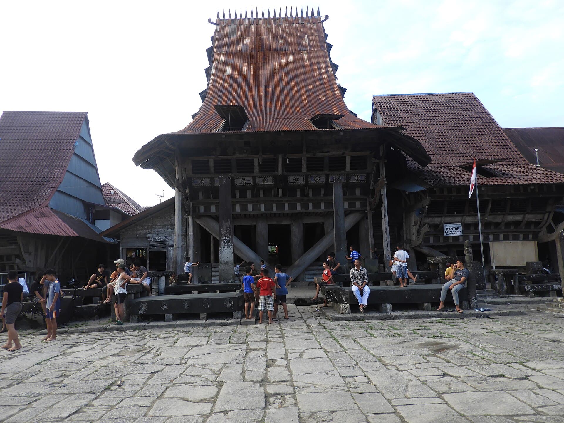 Bawomataluo village and Nias stone jumping