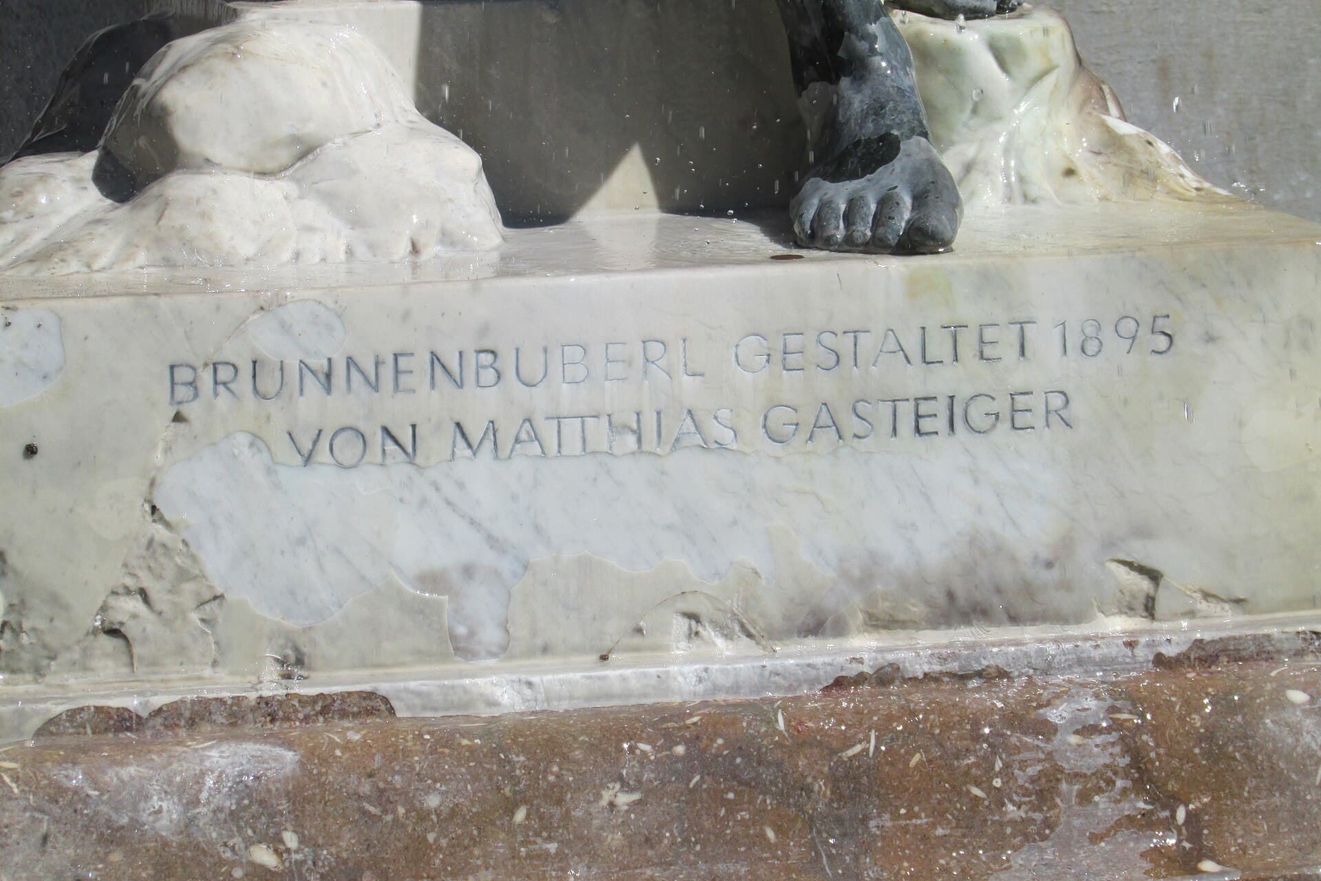 The Brunnenbuberl, Munich