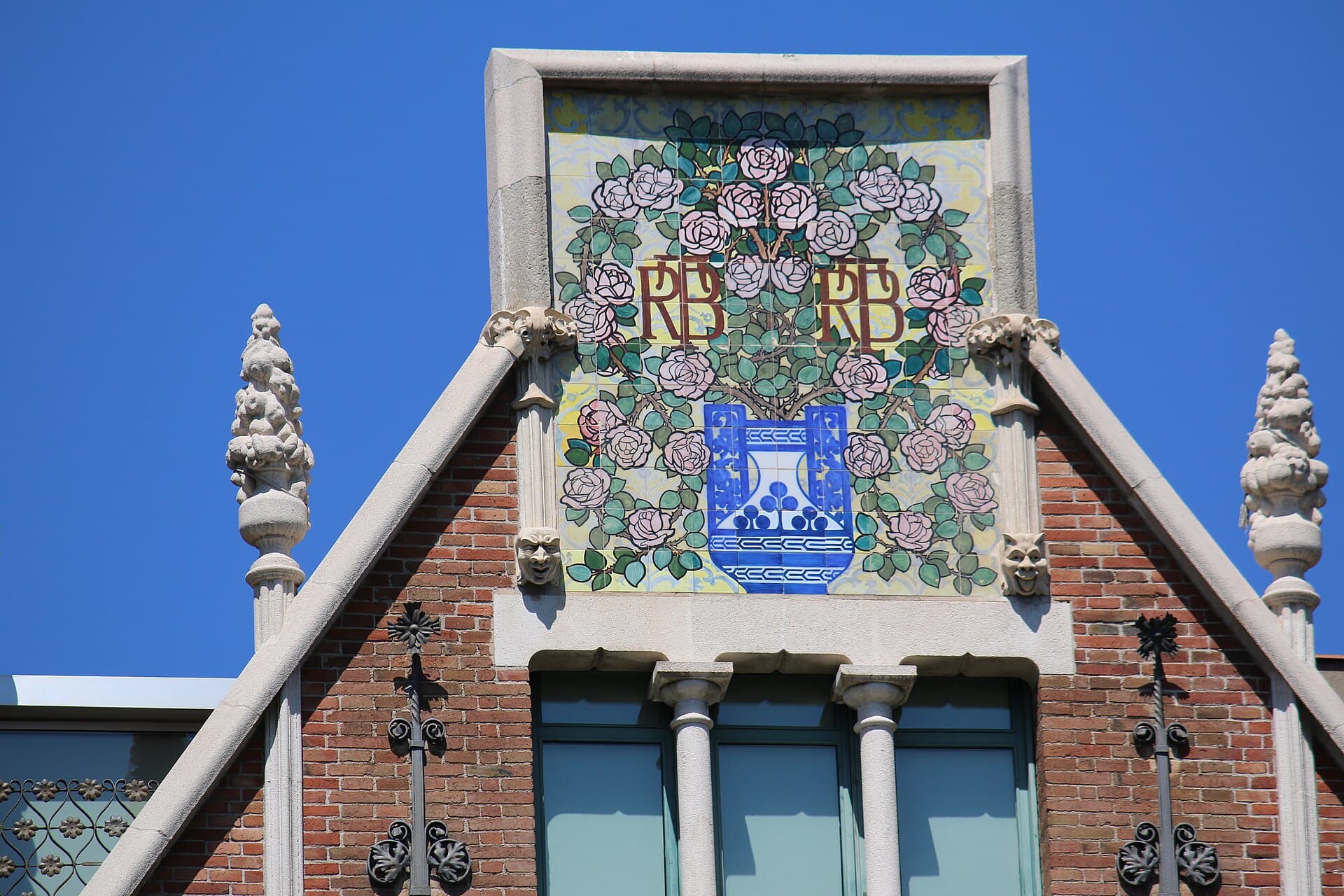Casa de les Punxes, Barcelona
