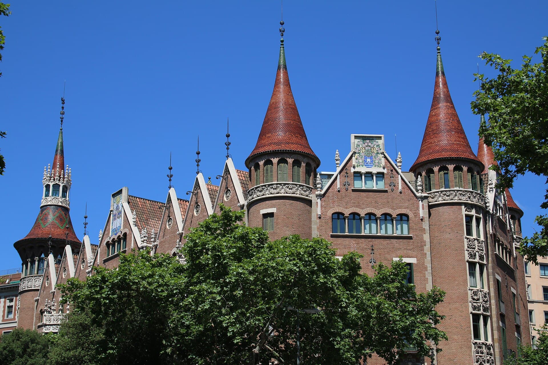 Casa de les Punxes, Barcelona