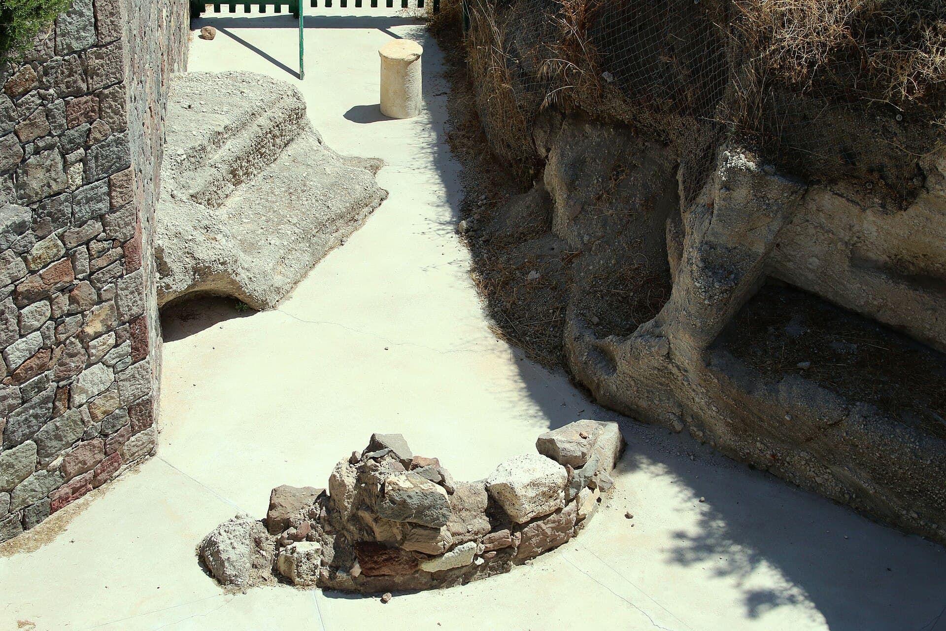 Catacombs of Milos, Milos