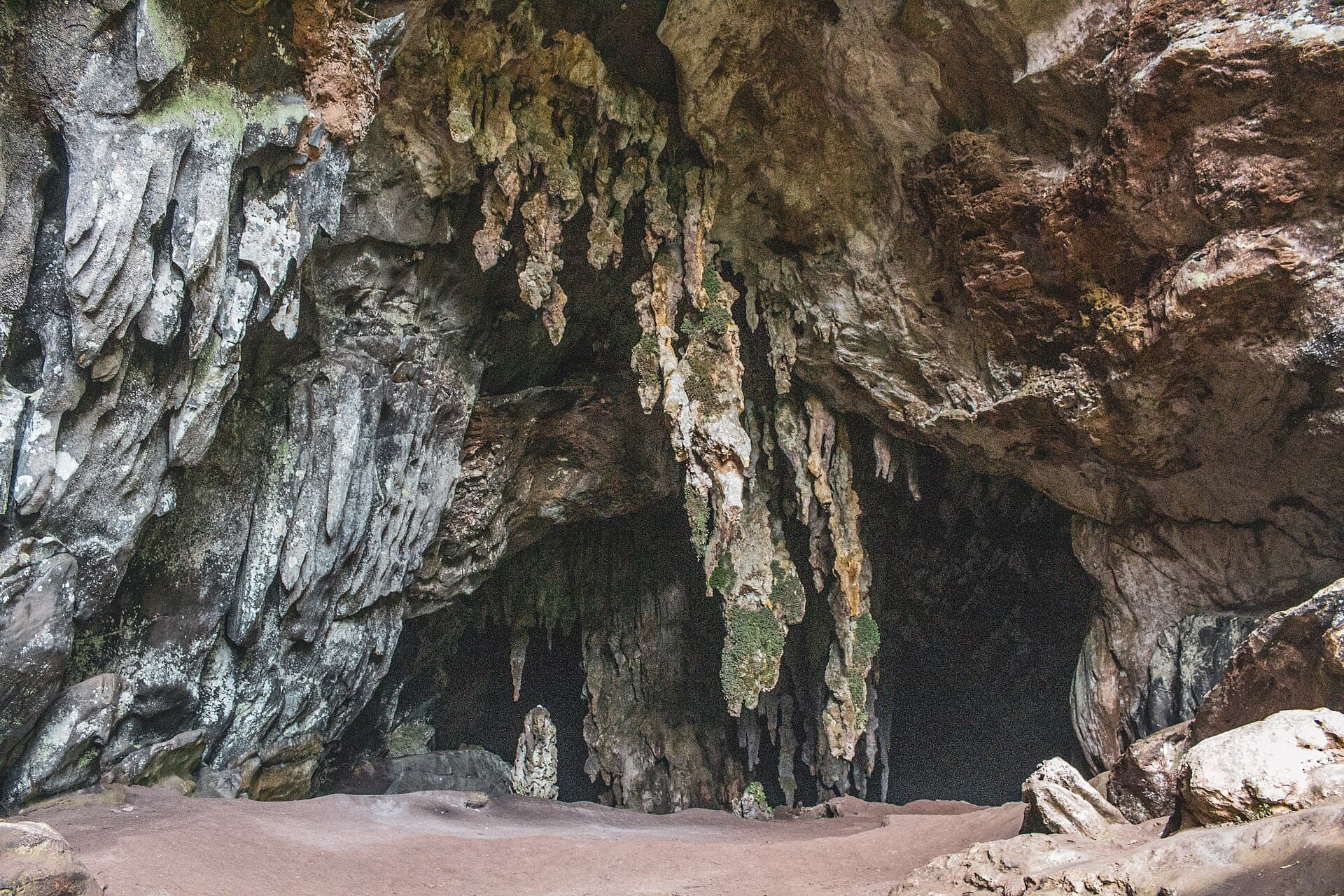 Morro Preto Cave, Iporanga
