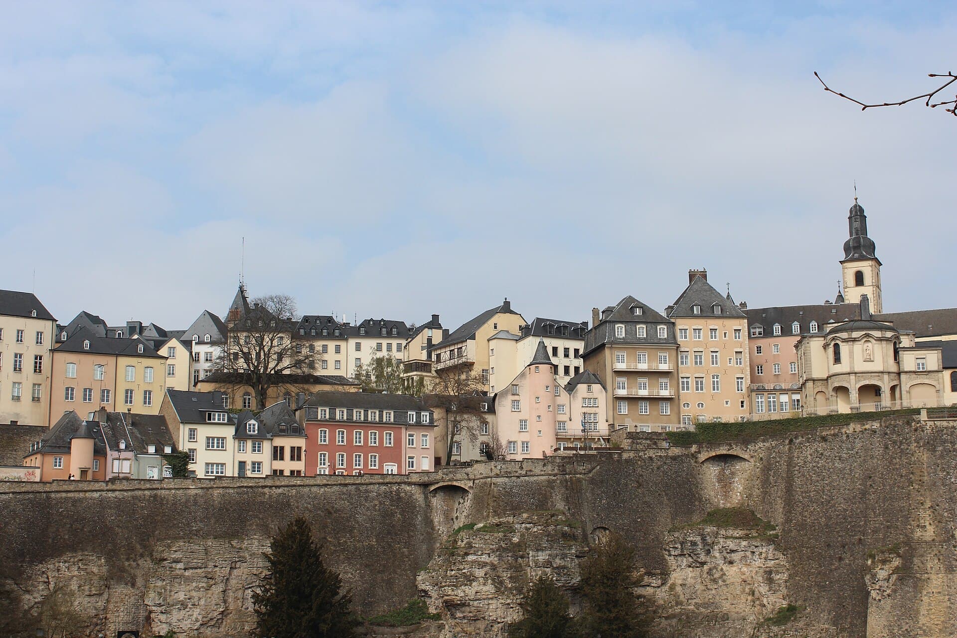 The ramparts with the upper town houses behind
