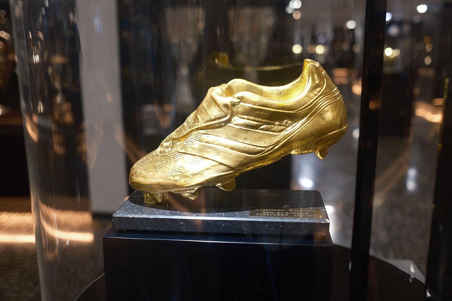 The CR7 Museum & Ronaldo Statue, Funchal