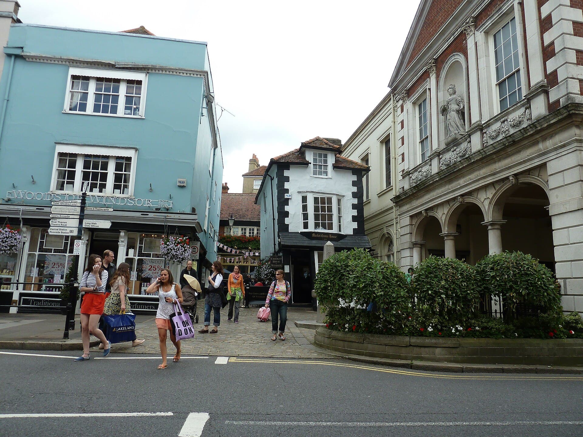 Crooked House of Windsor, Windsor