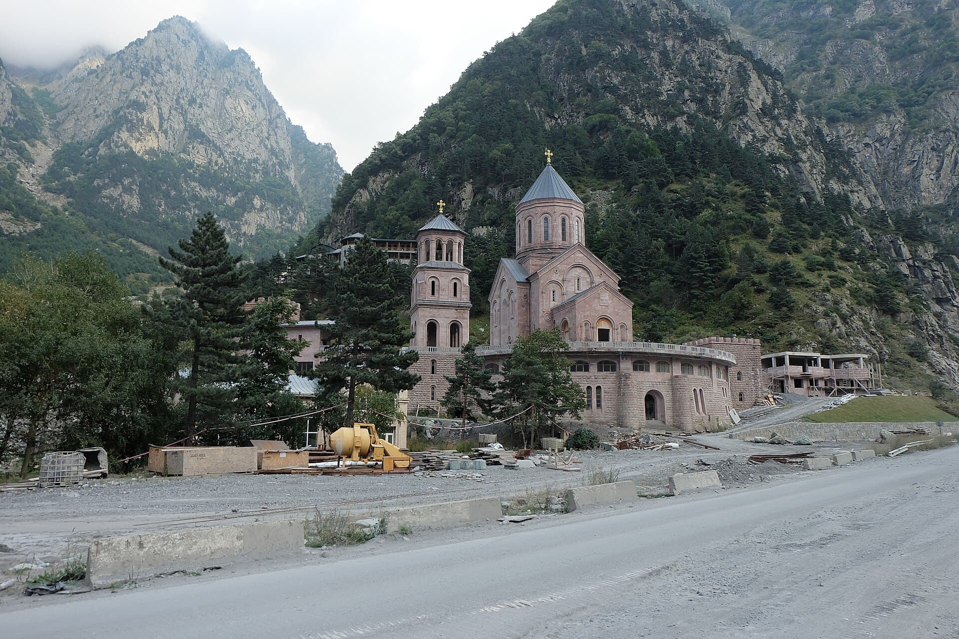 Dariali Monastery, Stepantsminda