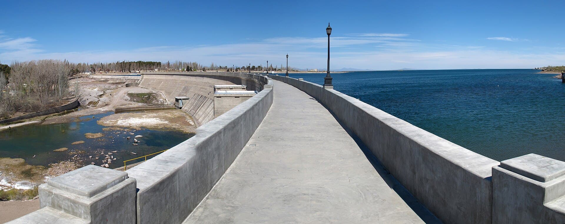 Embalse El Nihuil (El Nihuil Reservoir), San Rafael