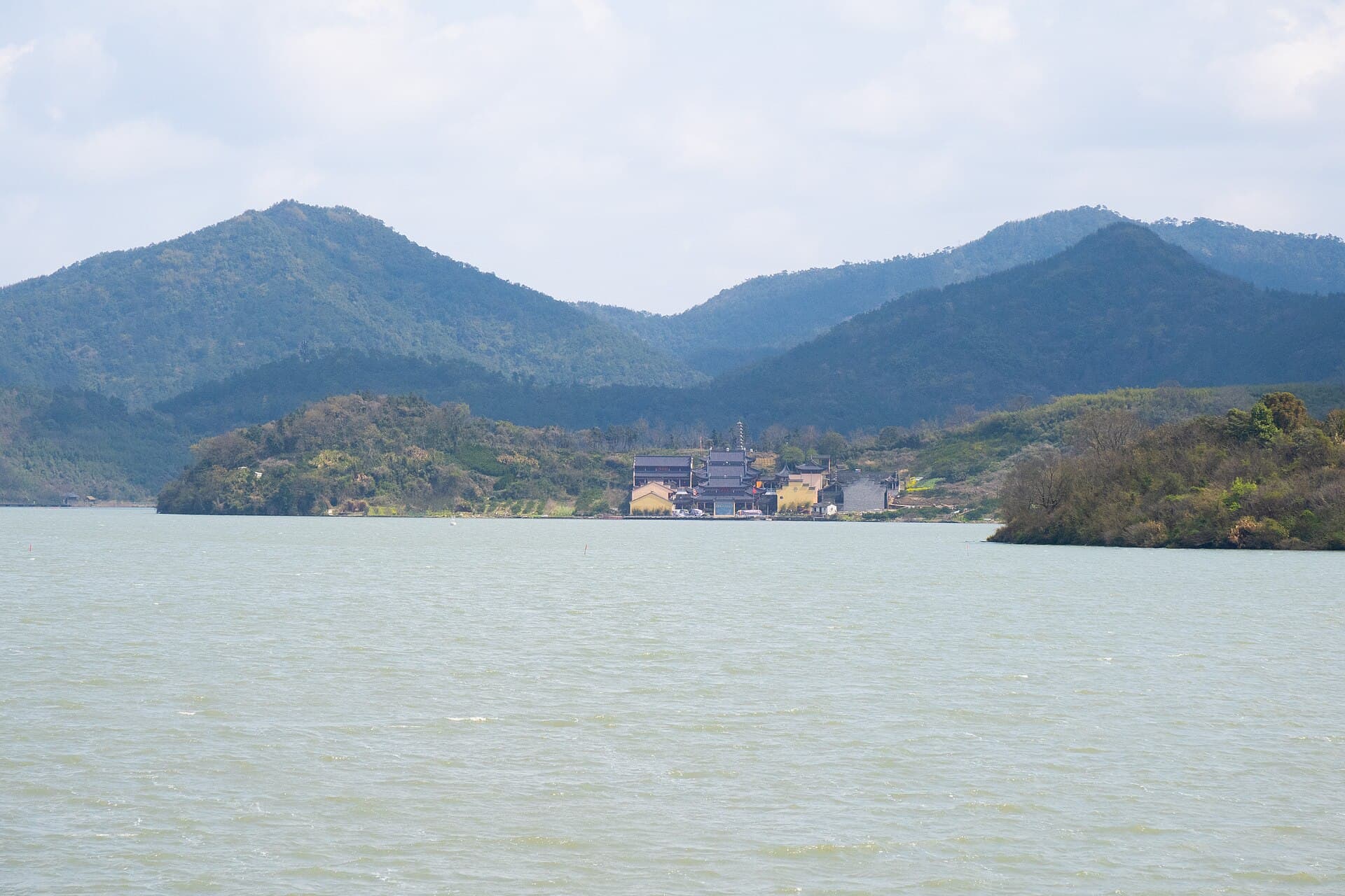 Dongqian Lake