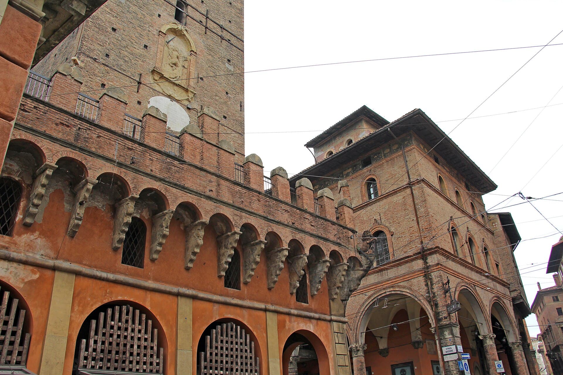 The Two Towers, Bologna