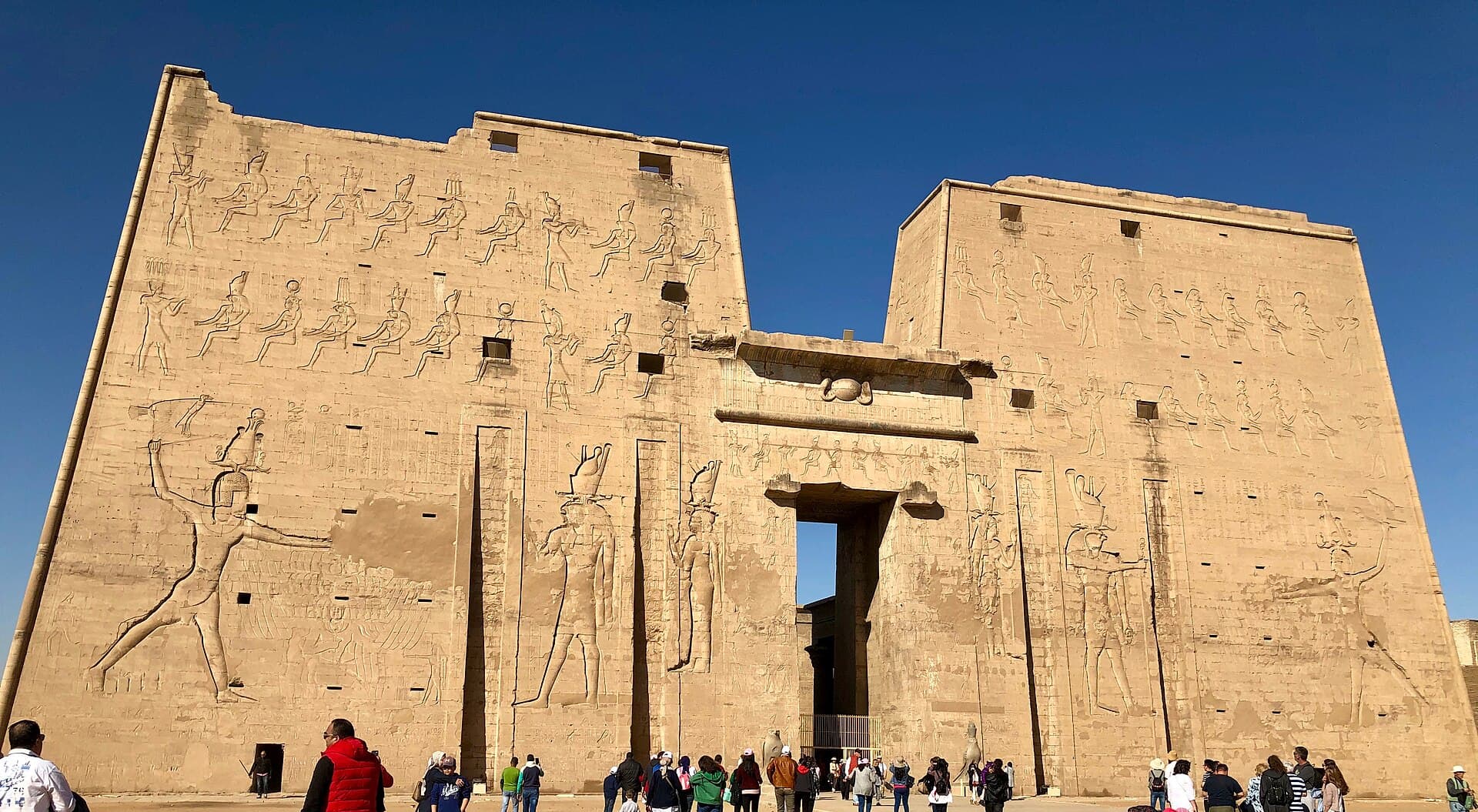 معبد إدفو