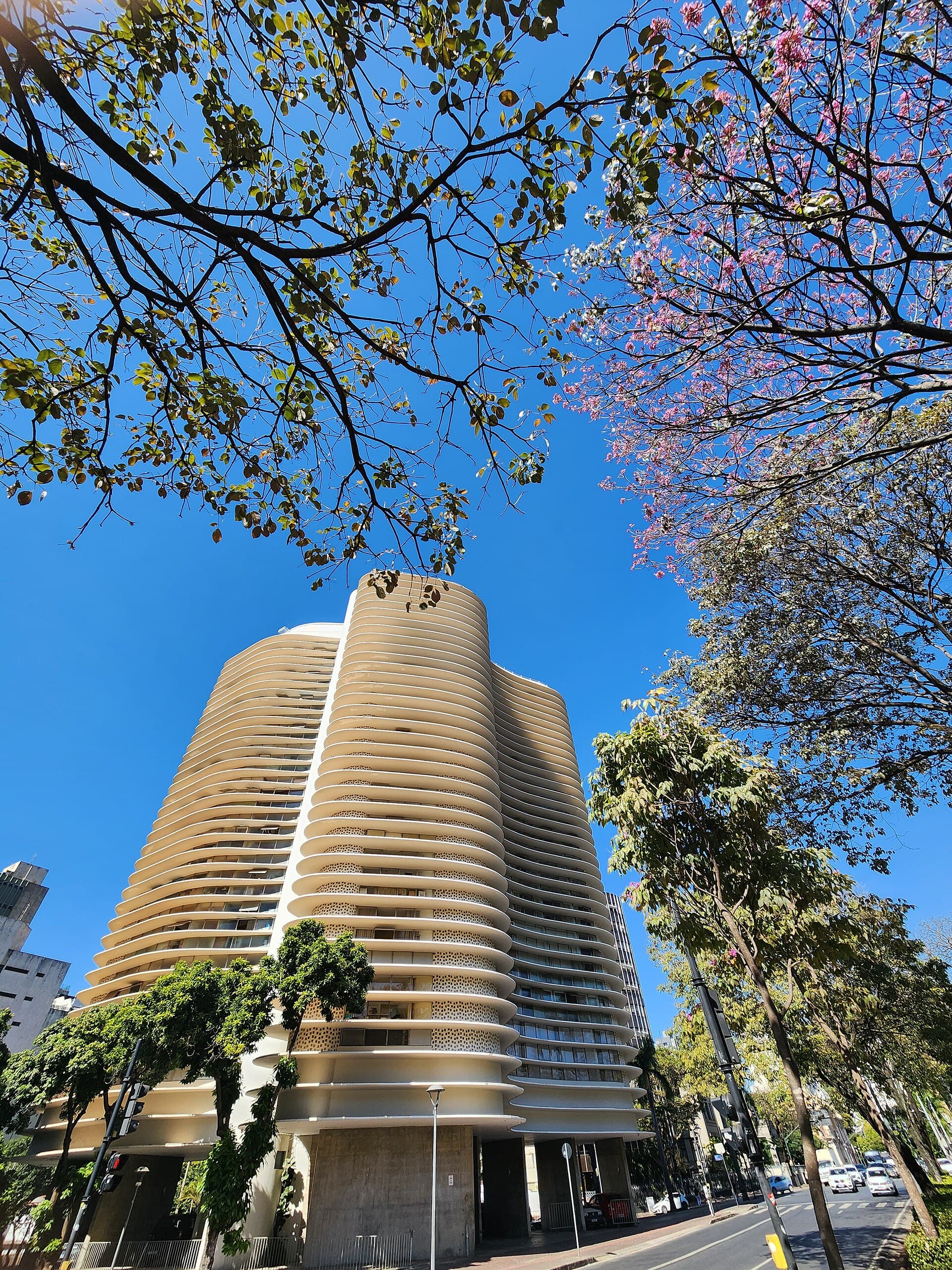Edifício Niemeyer (Belo Horizonte), Belo Horizonte