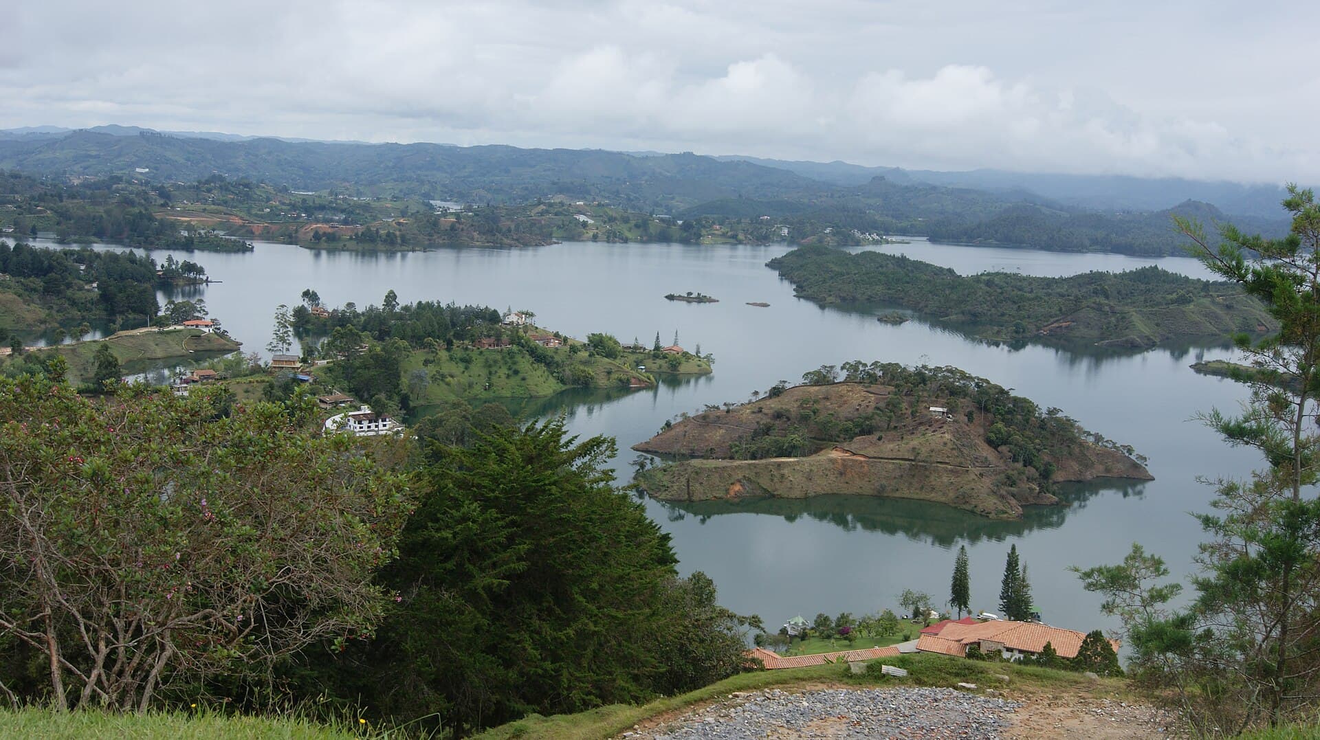 El Peñol rock and the Guatapé reservoir