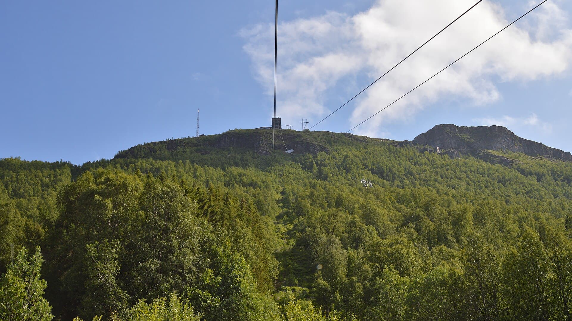 The upper station atop Storsteinen