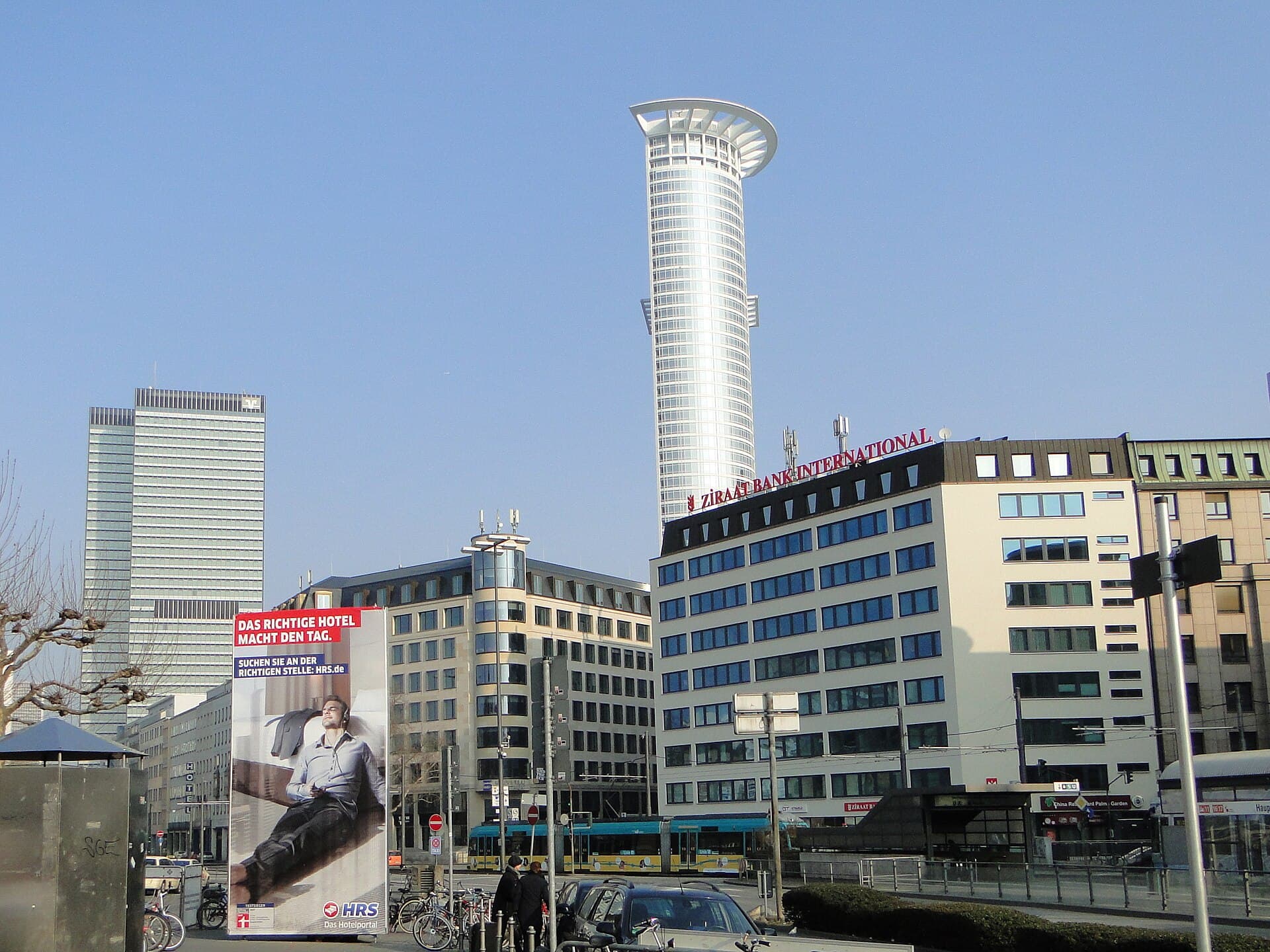 The district streets between station and city centre