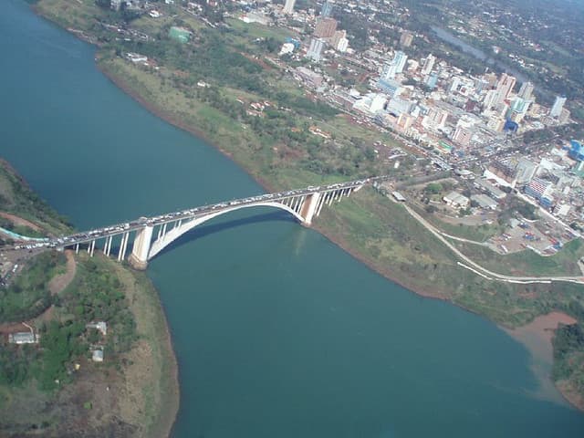 Friendship Bridge (Brazil-Paraguay), Foz do Iguaçu