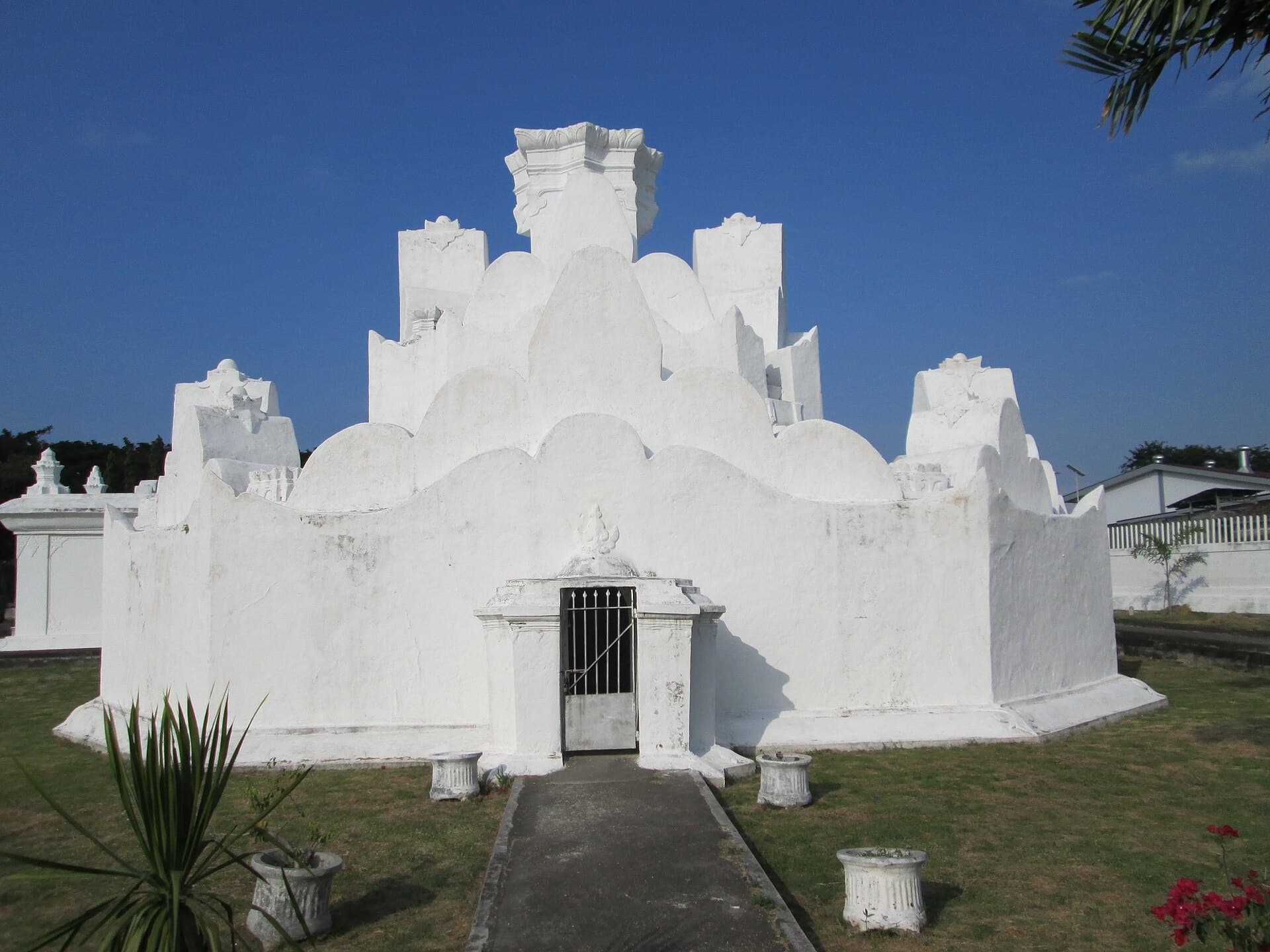 Gunongan Historical Park and Putroe Phang, Banda Aceh