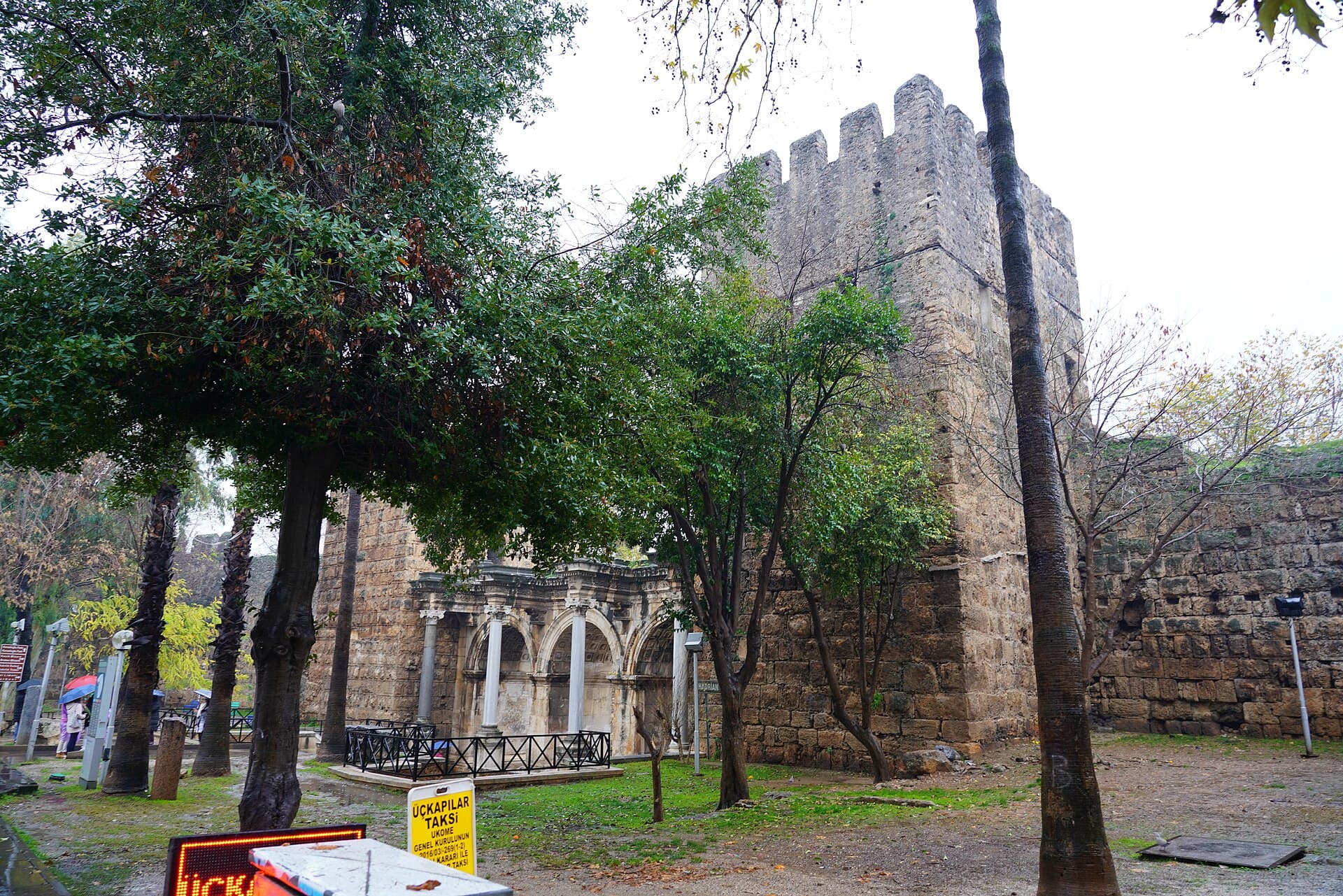 Hadrian's Gate, Antalya