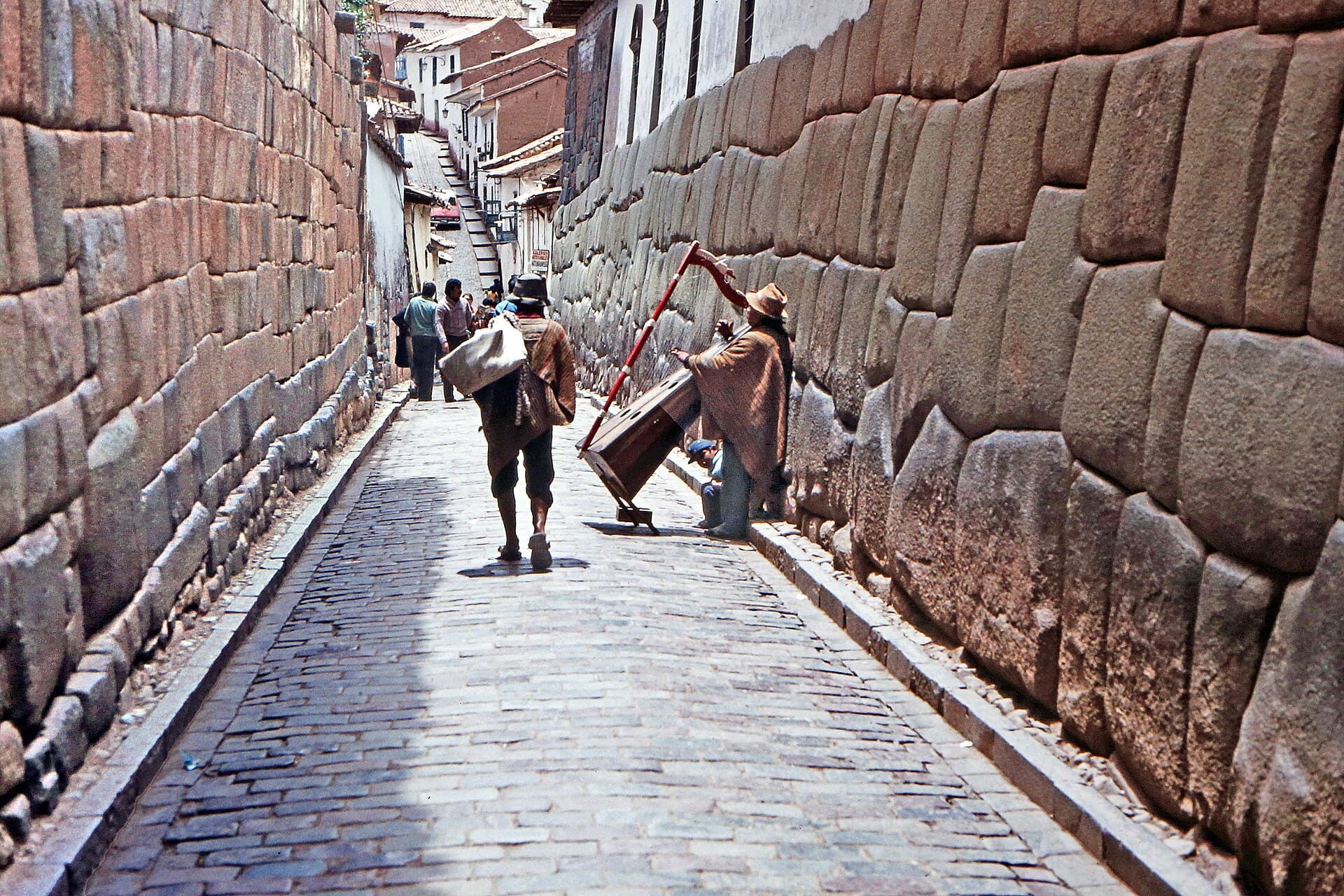 Hatun Rumiyoc Street and the Twelve-Angled Stone