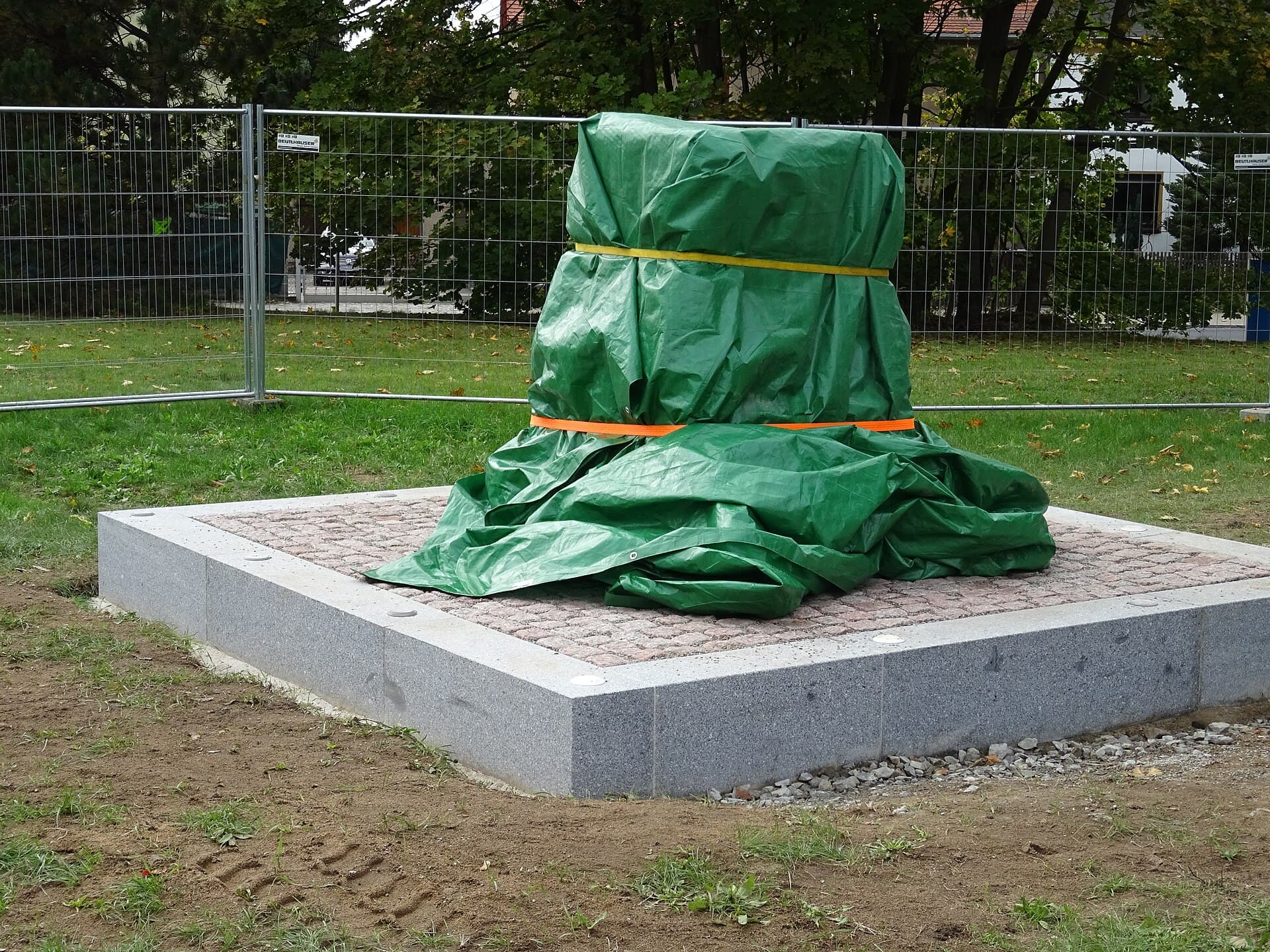 The Captain Hirsch Monument, Dresden