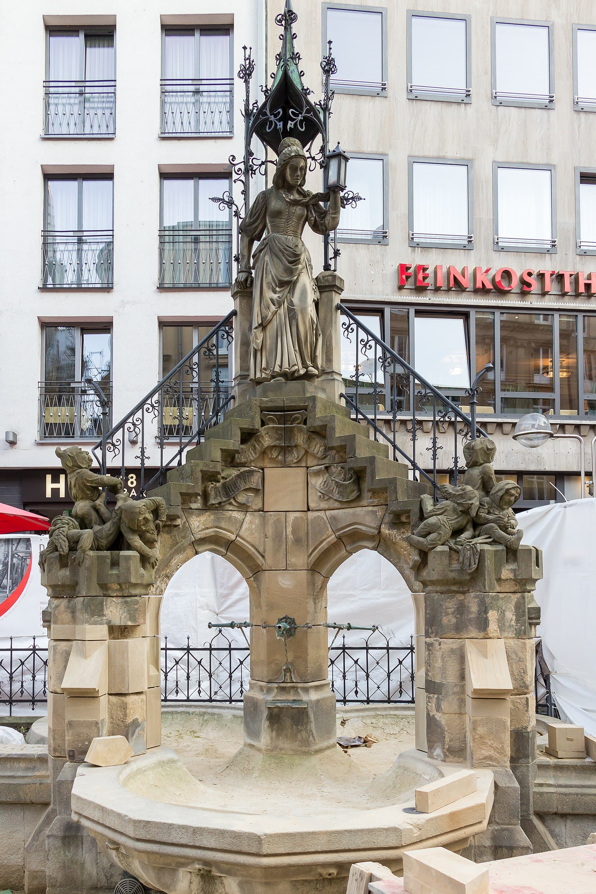Heinzelmännchen Fountain