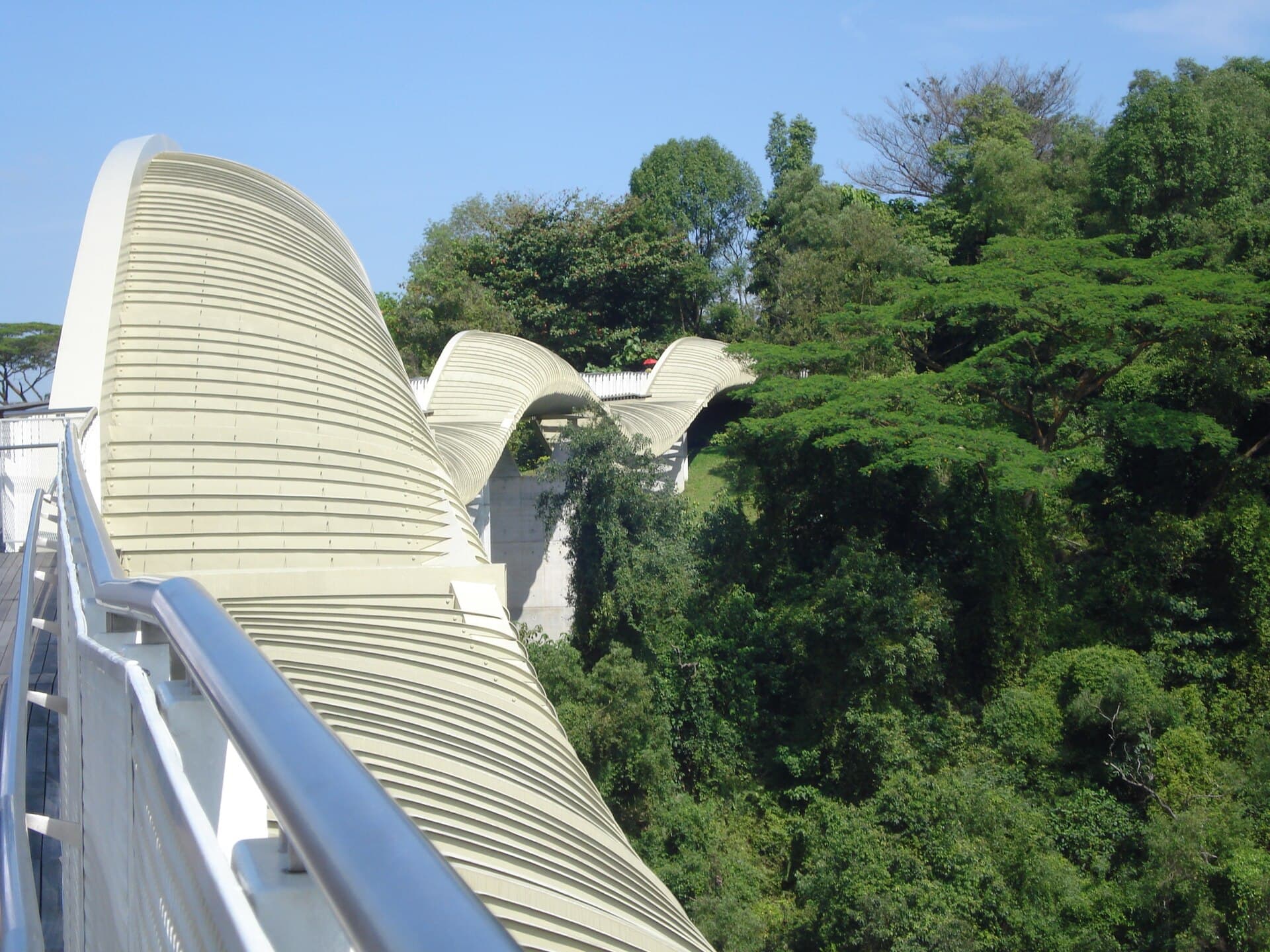 Henderson Waves and the Southern Ridges