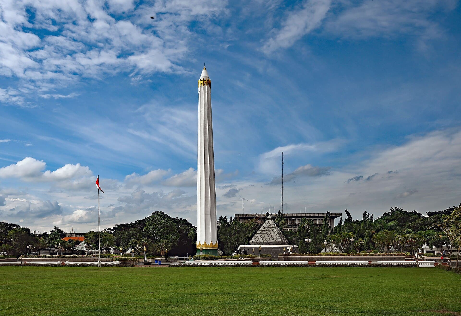 Heroes Monument (Tugu Pahlawan) and 10 November Museum, Surabaya