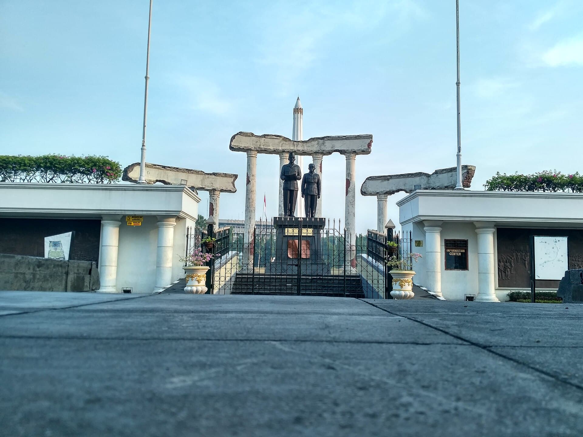 Heroes Monument (Tugu Pahlawan) and 10 November Museum, Surabaya