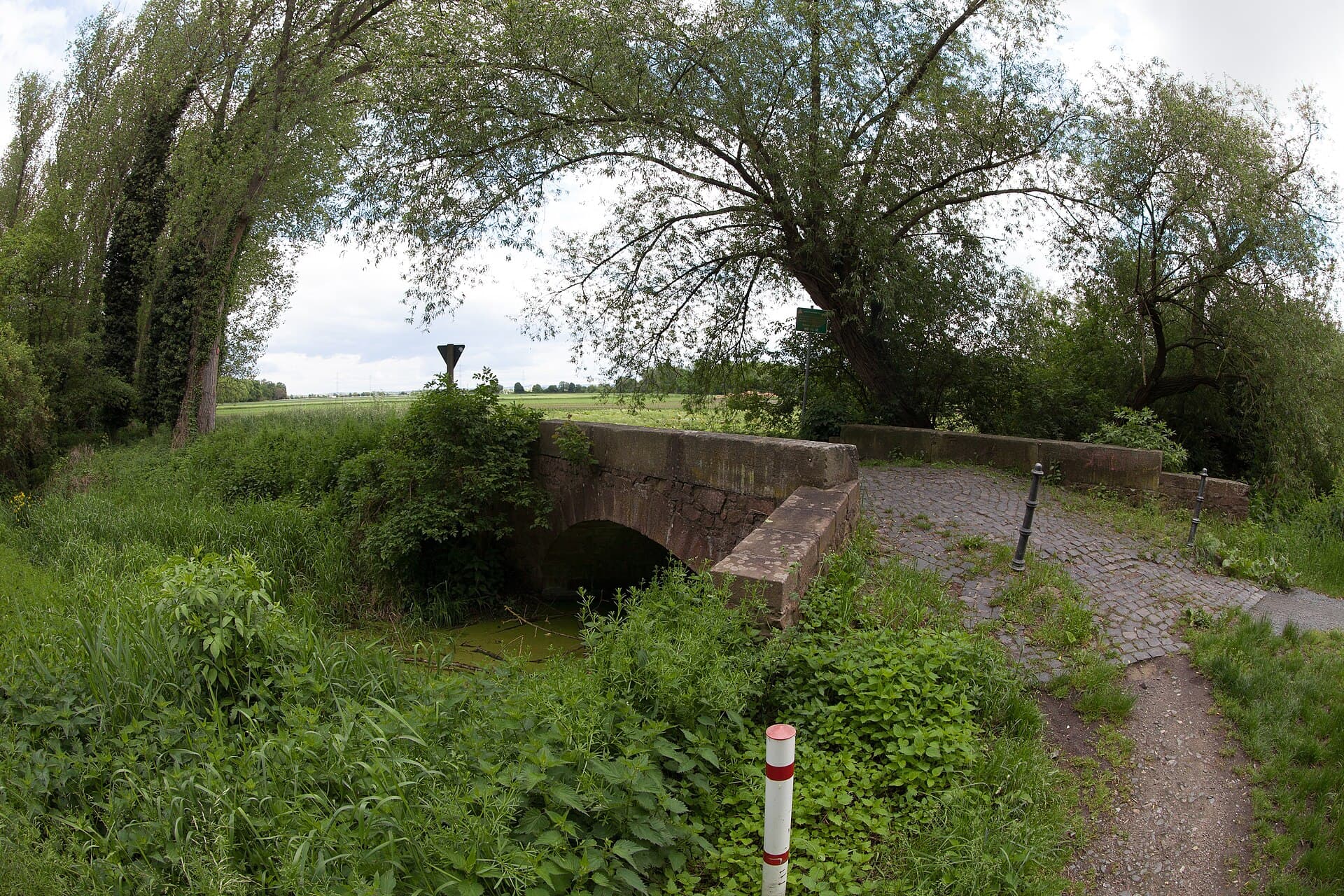 Hohe Brücke (High Bridge), Kerns