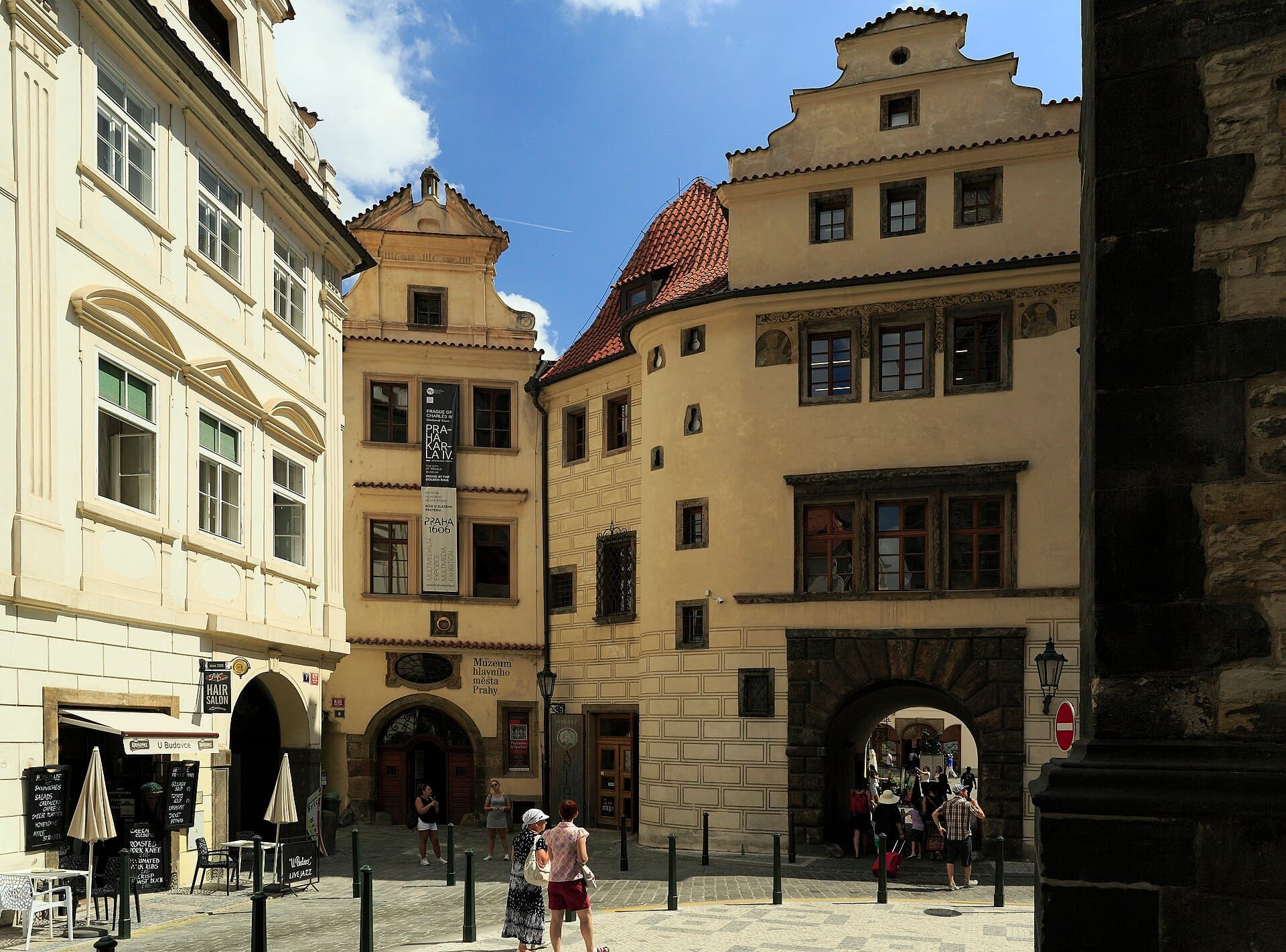 House at the Golden Ring, Prague