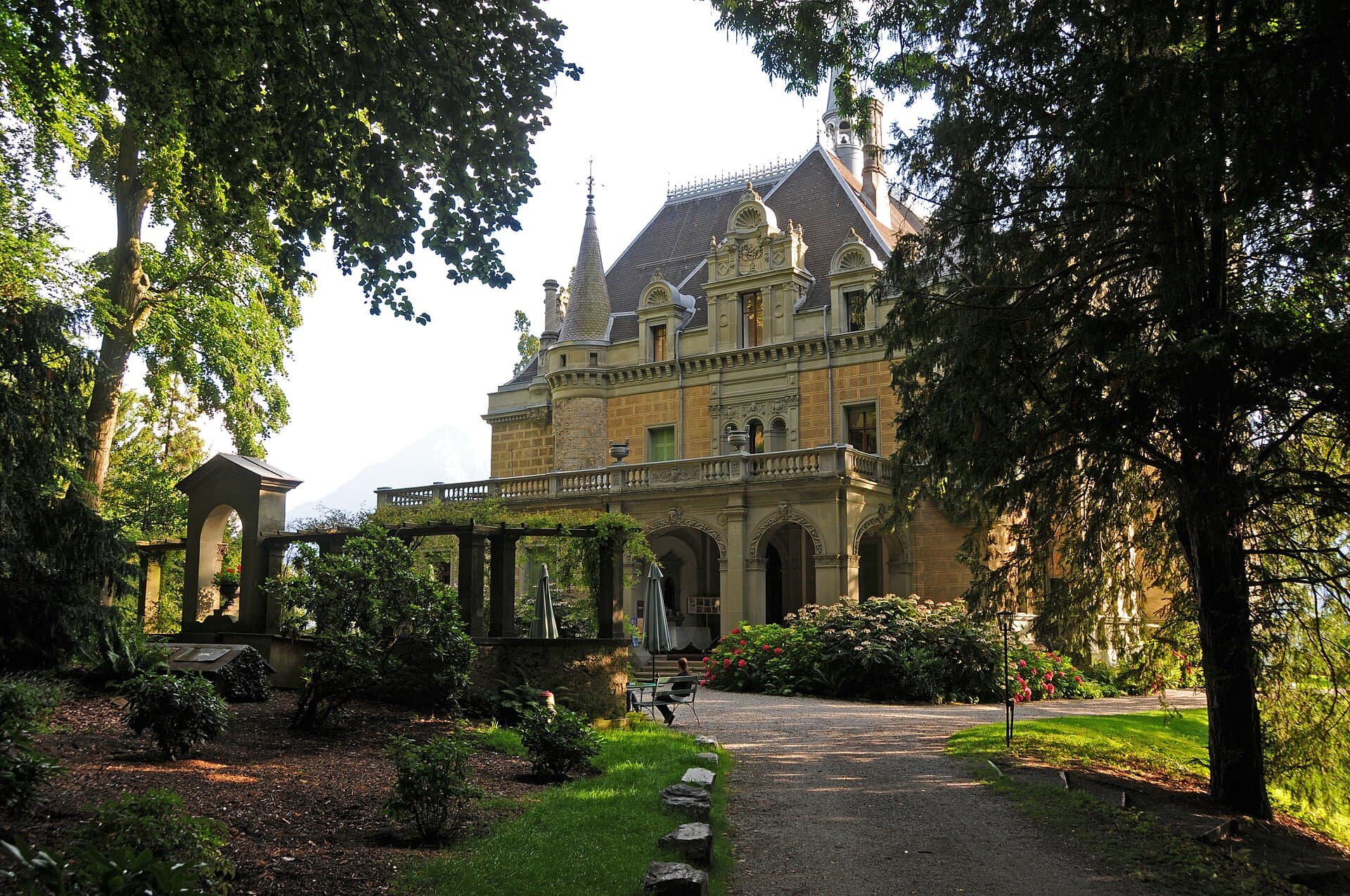Hünegg Castle, Interlaken
