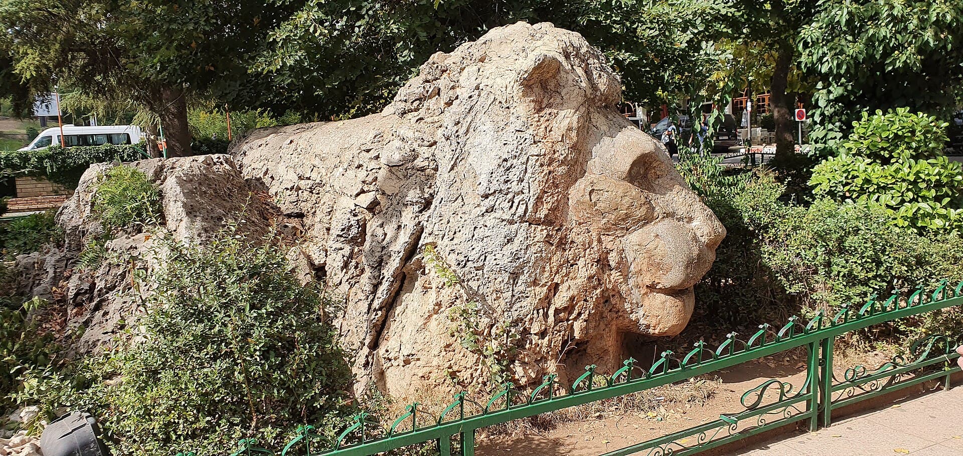 أسد إفران