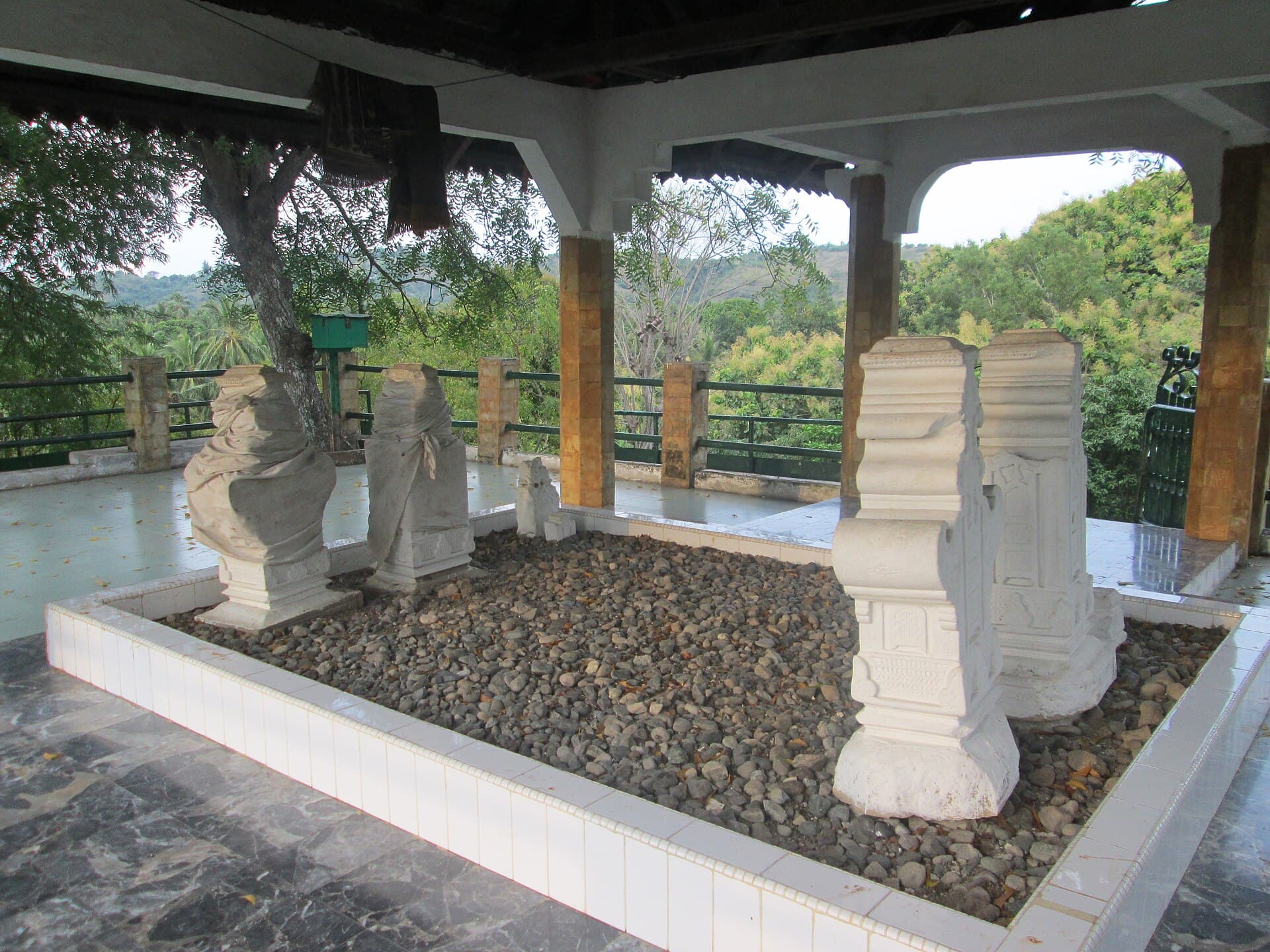 Inong Balee fort and Malahayati's tomb