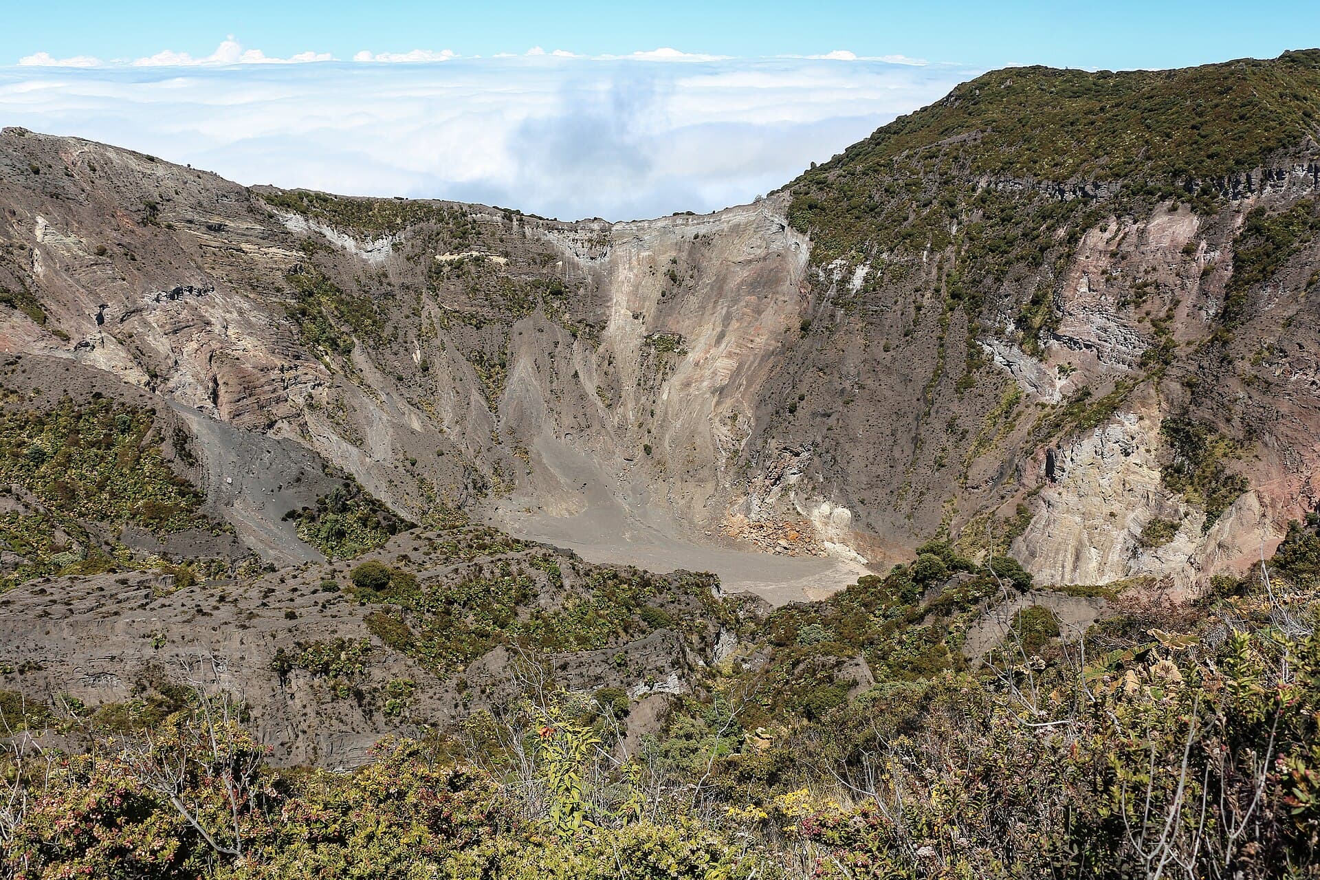 Irazú volcano crater