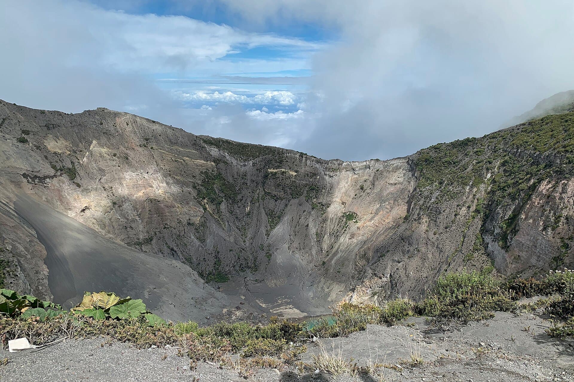 Irazú volcano crater
