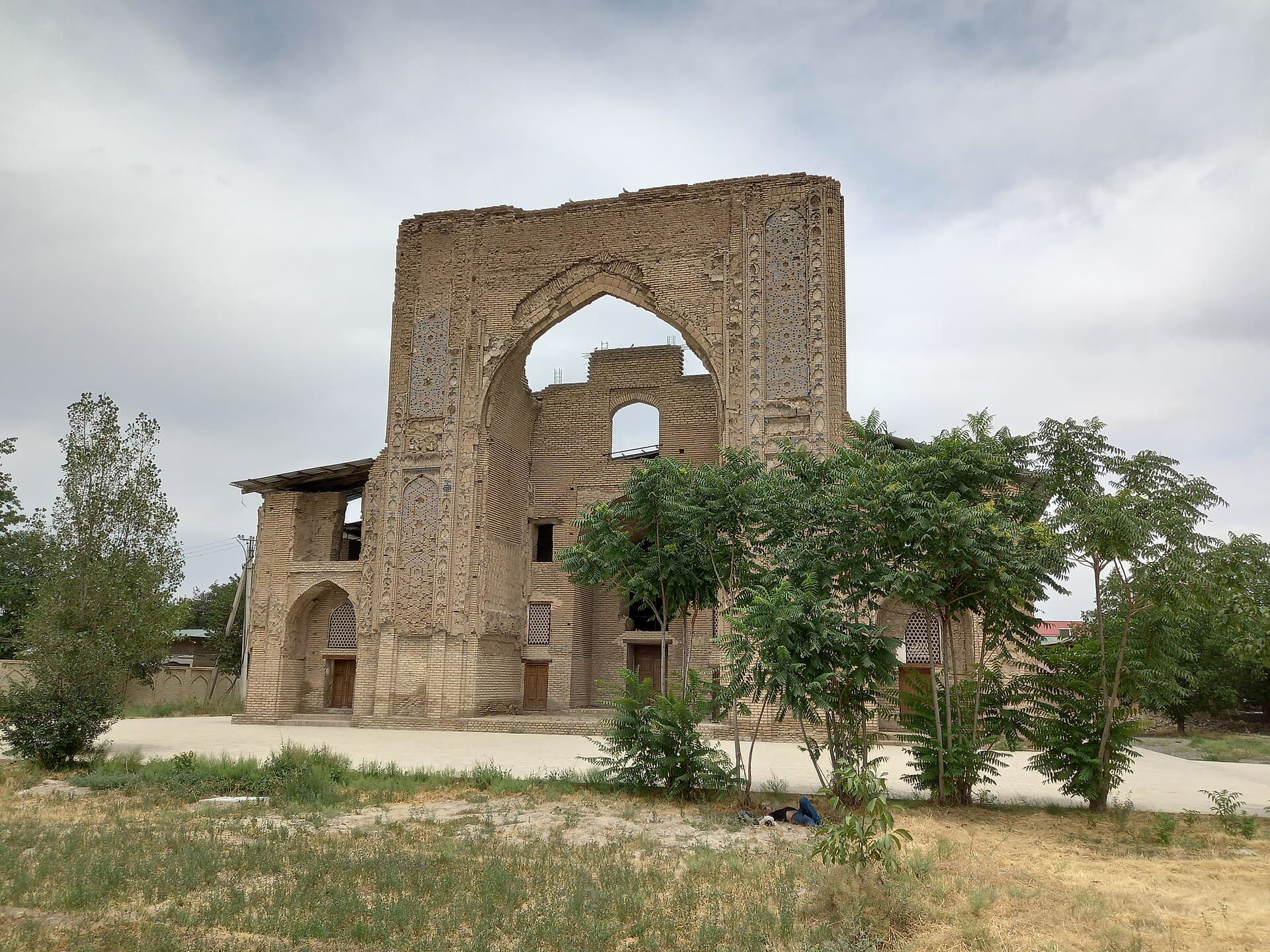 Ishratkhona Mausoleum