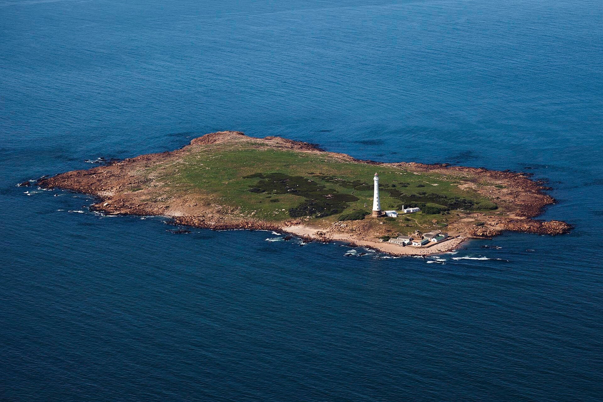 جزيرة لوبوس ومنارتها