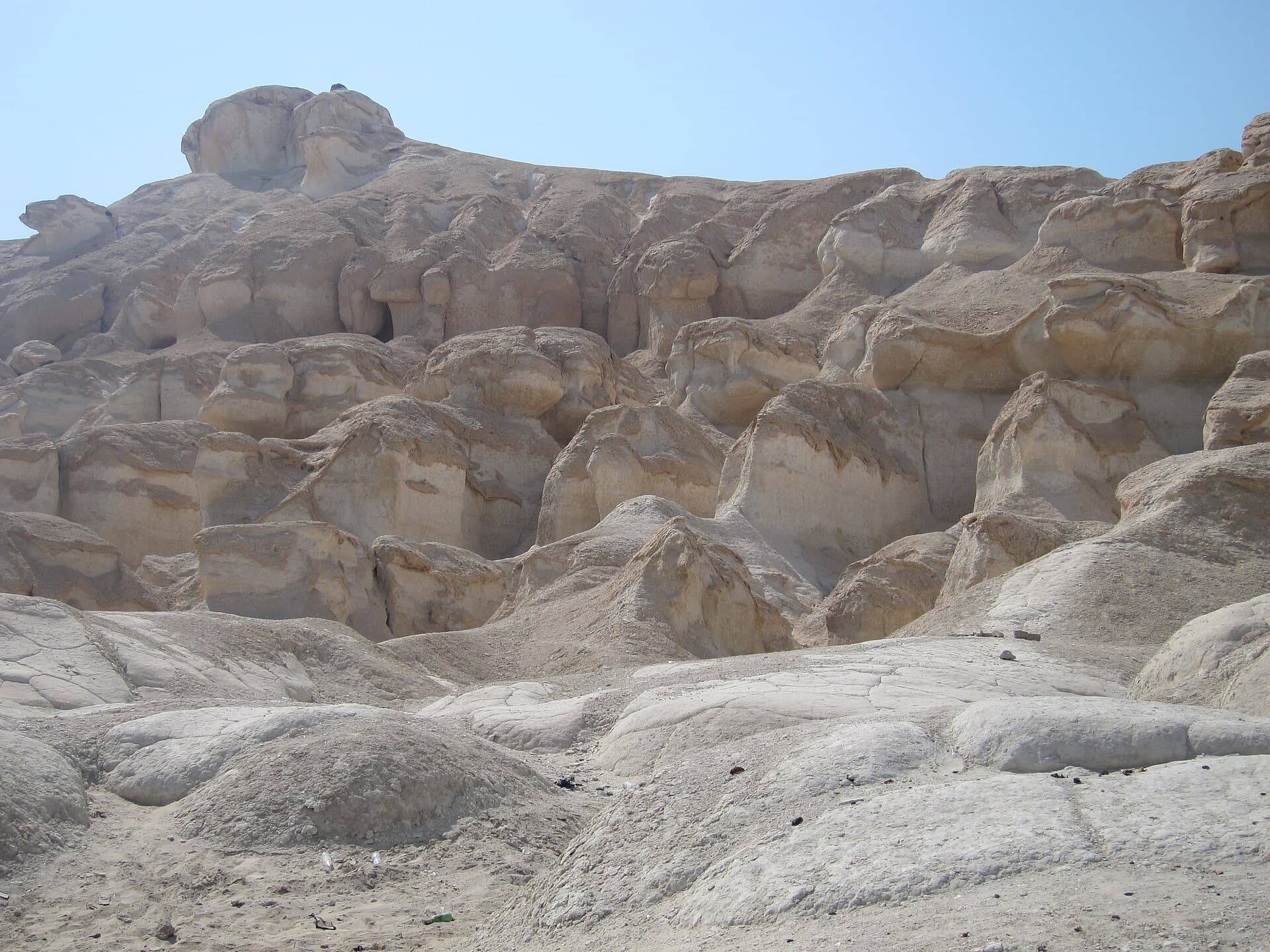 Jabal Al-Qarah and its caves