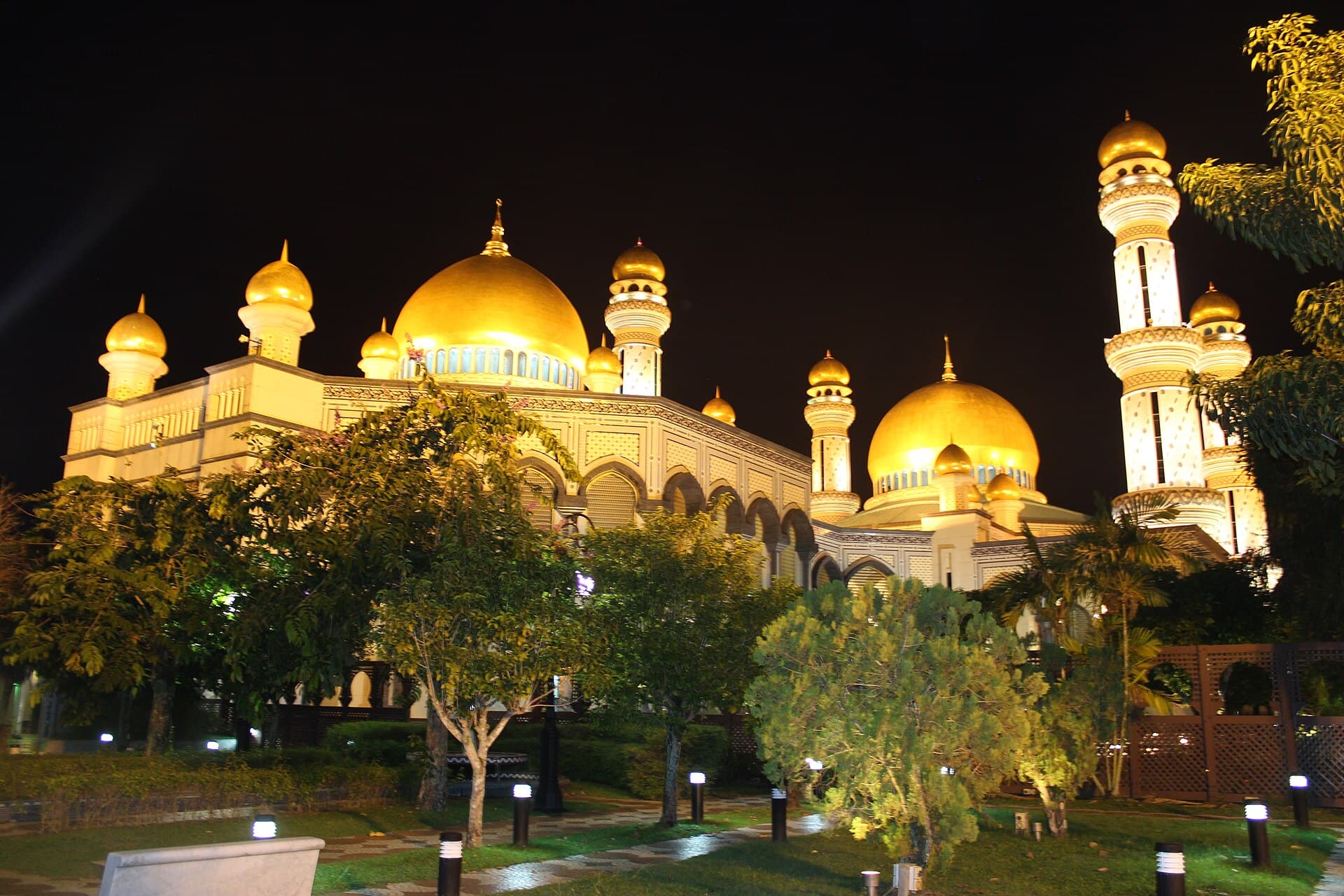 Jame' Asr Hassanil Bolkiah Mosque