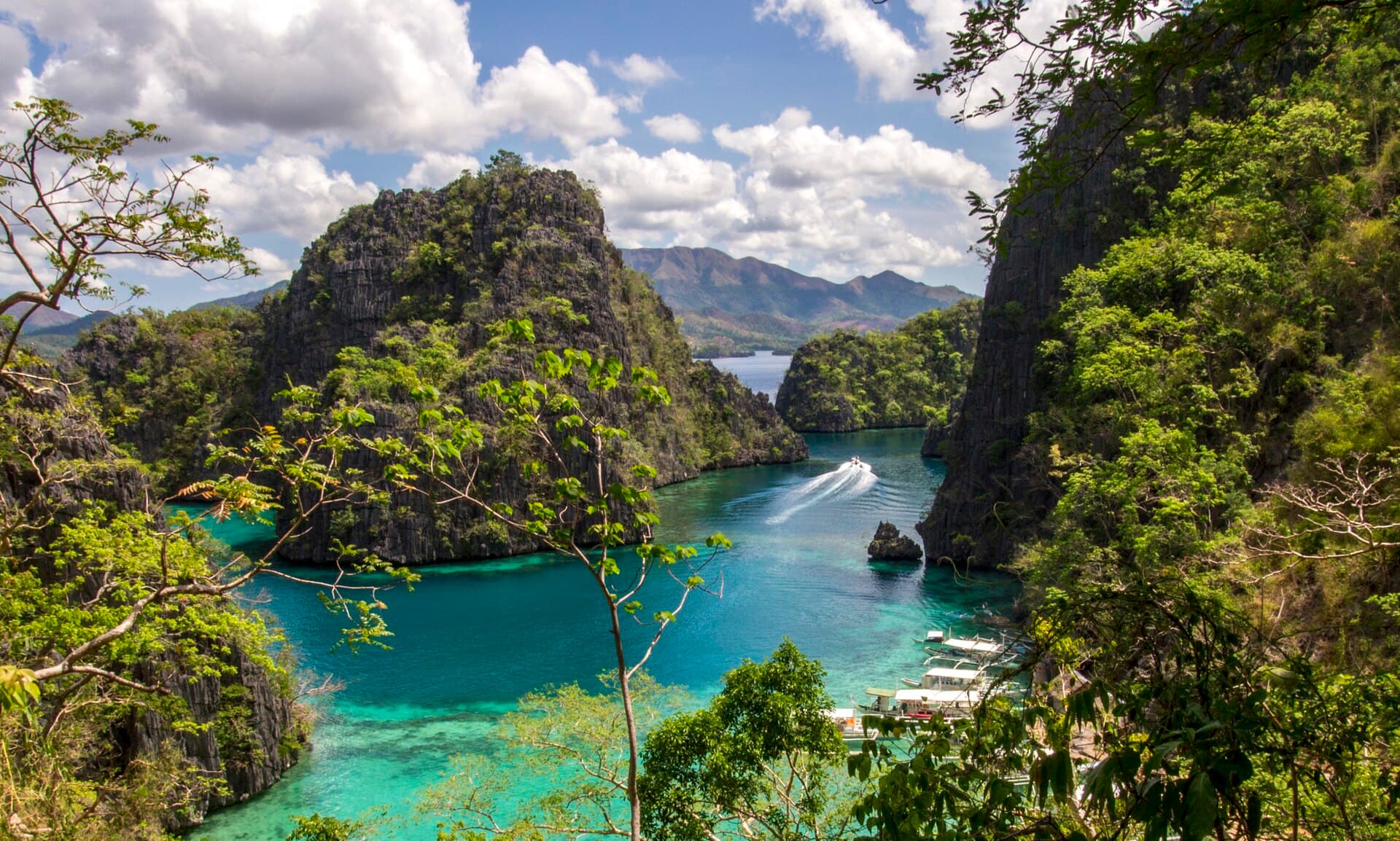 Kayangan Lake