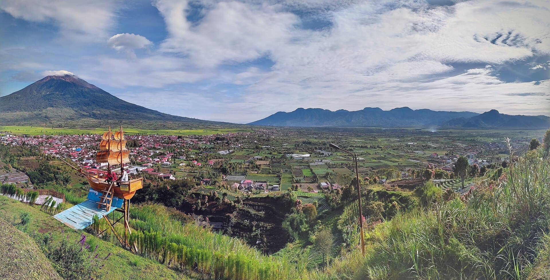 Kayu Aro tea estate and Mount Kerinci