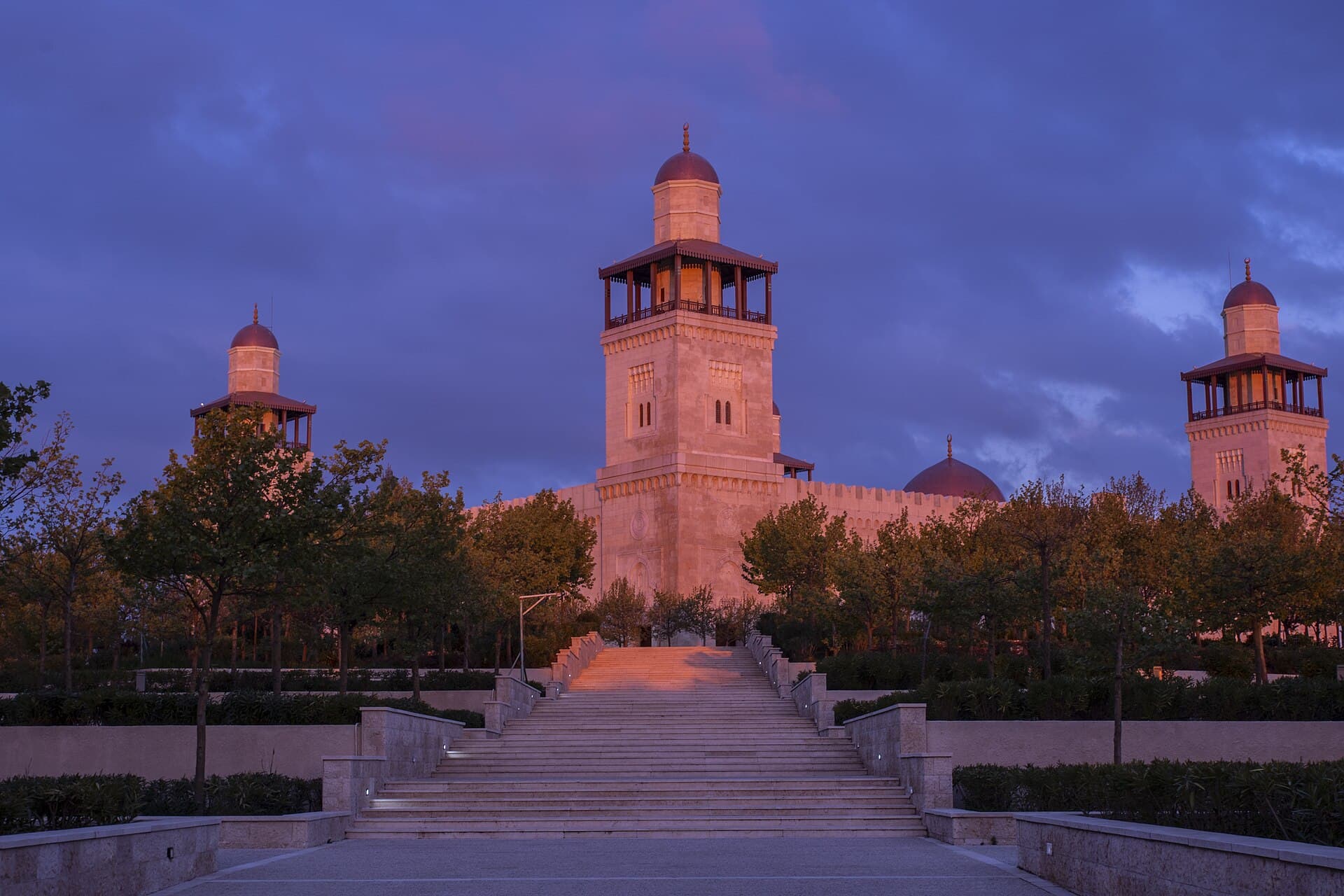 مسجد الملك الحسين بن طلال (عمّان)، عمّان